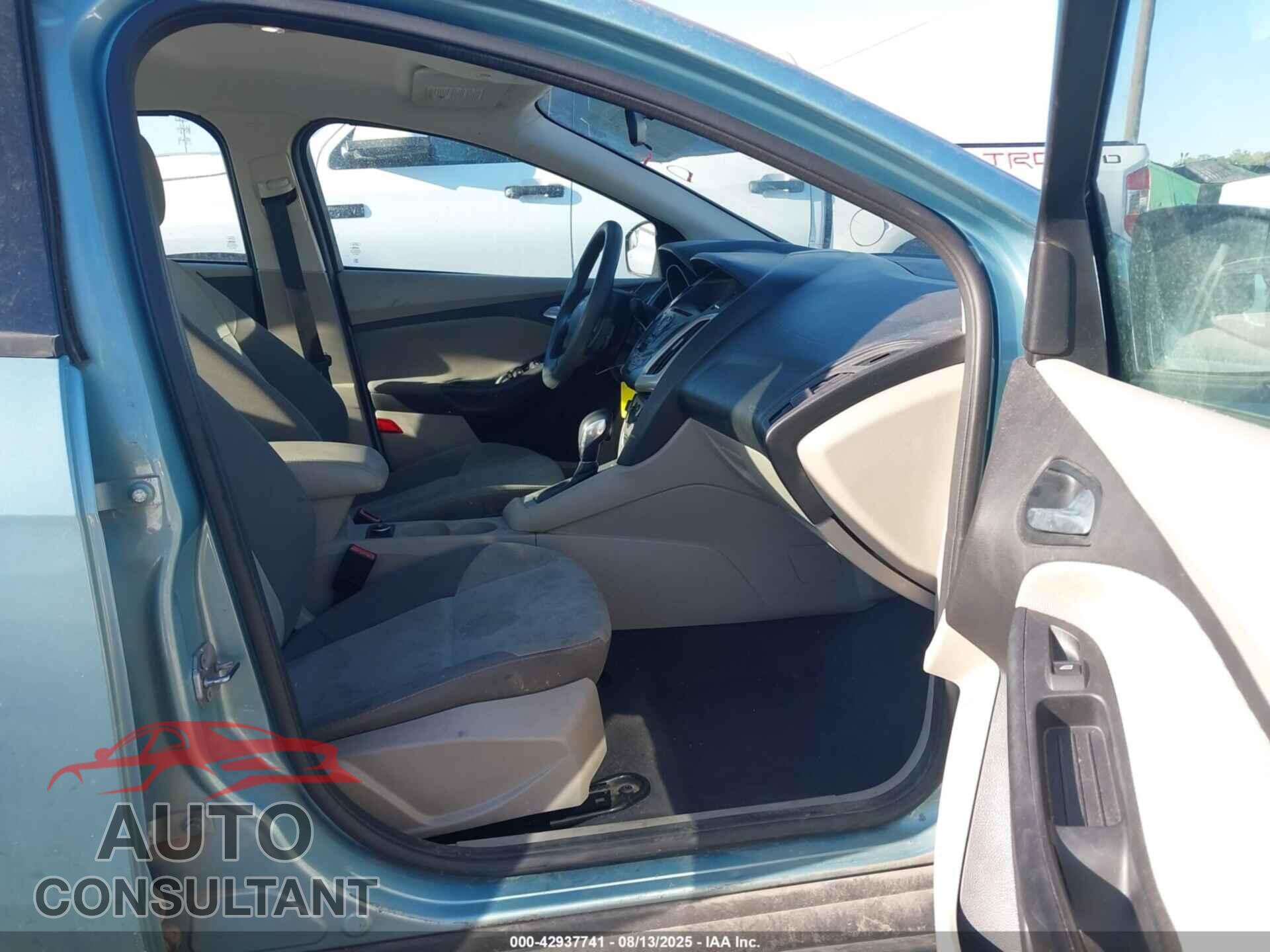 FORD FOCUS 2012 - 1FAHP3F22CL238935