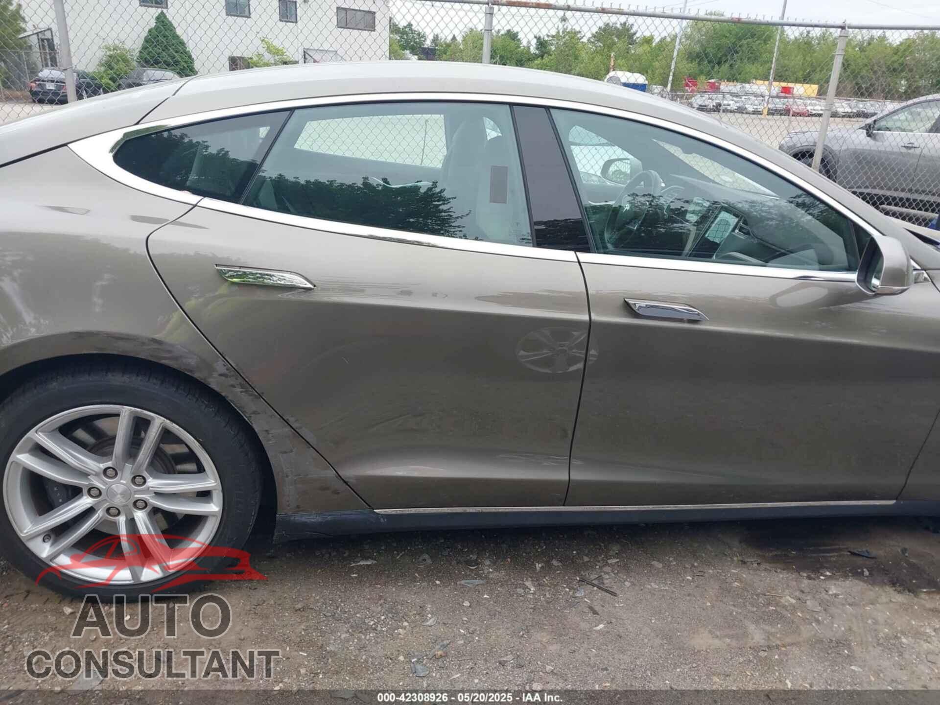 TESLA MODEL S 2015 - 5YJSA1E29FF110528