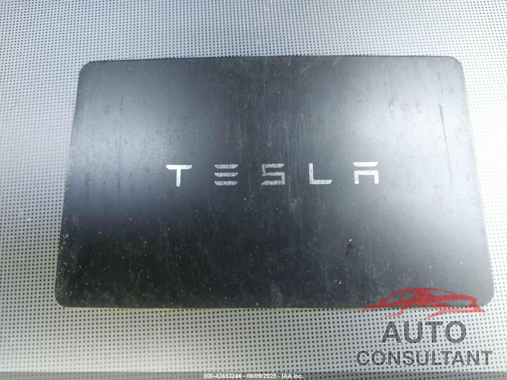 TESLA MODEL 3 2025 - 5YJ3E1EA4SF903567