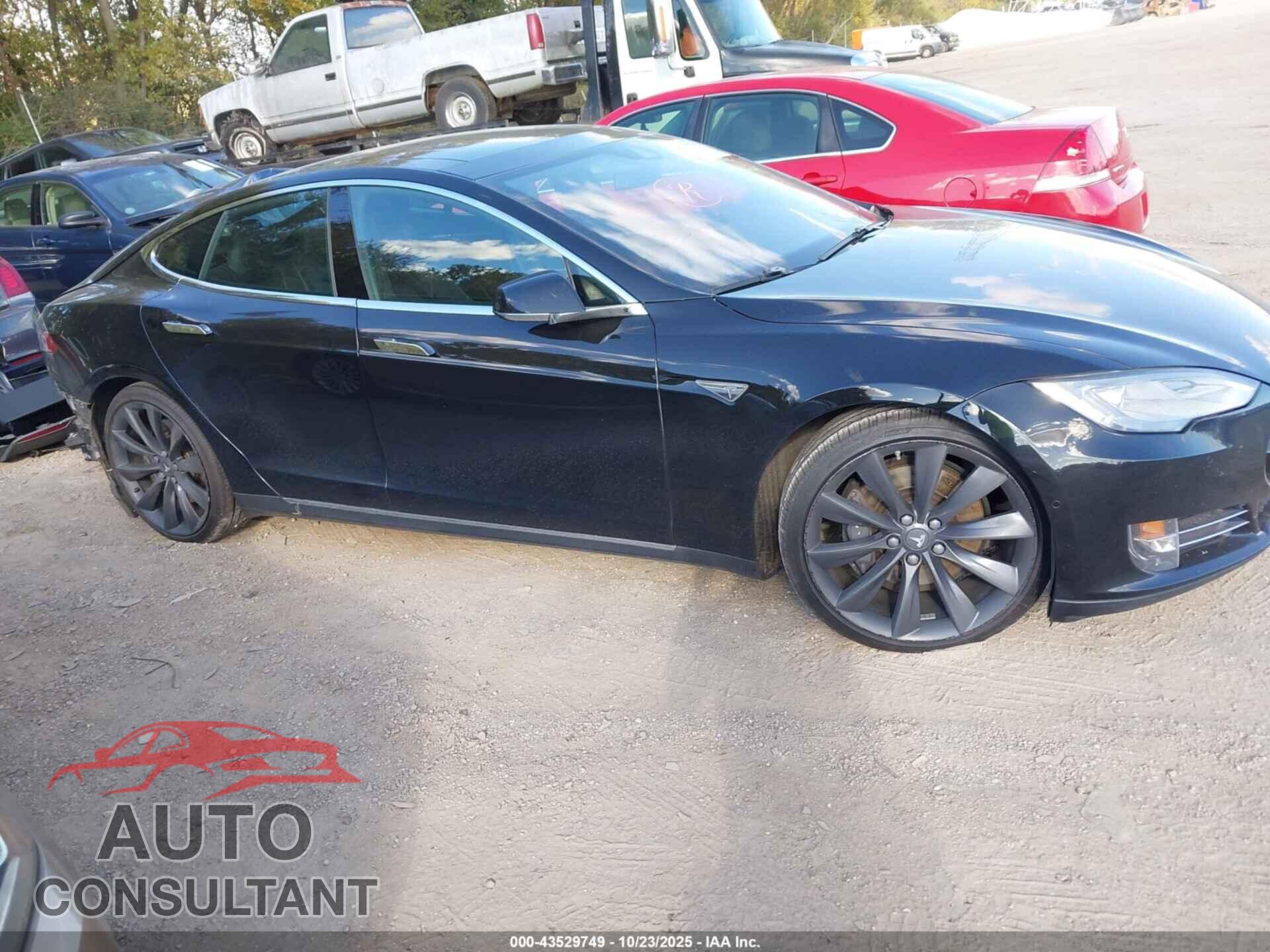 TESLA MODEL S 2015 - 5YJSA1E27FF110799