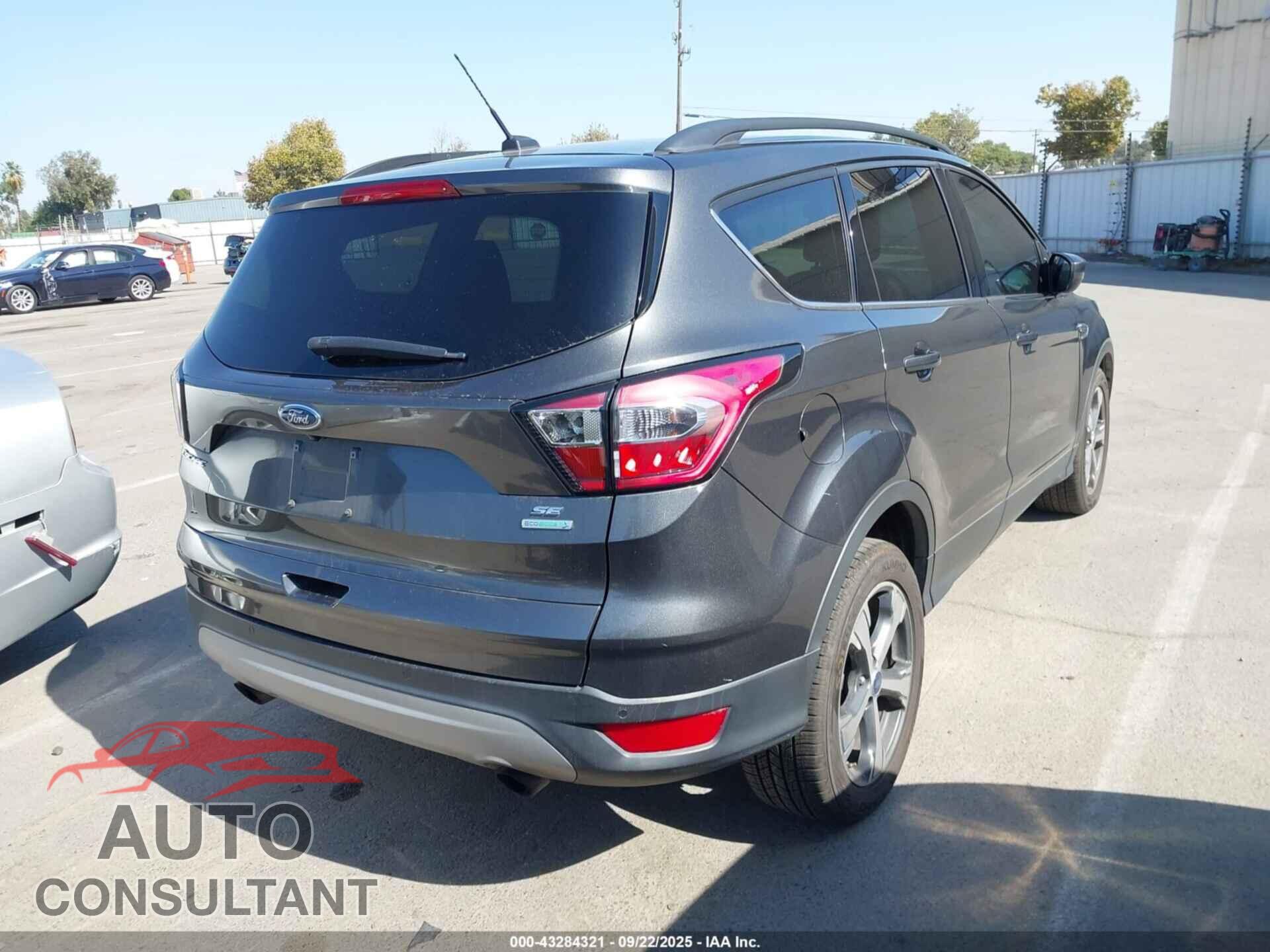 FORD ESCAPE 2017 - 1FMCU0GD2HUC80708