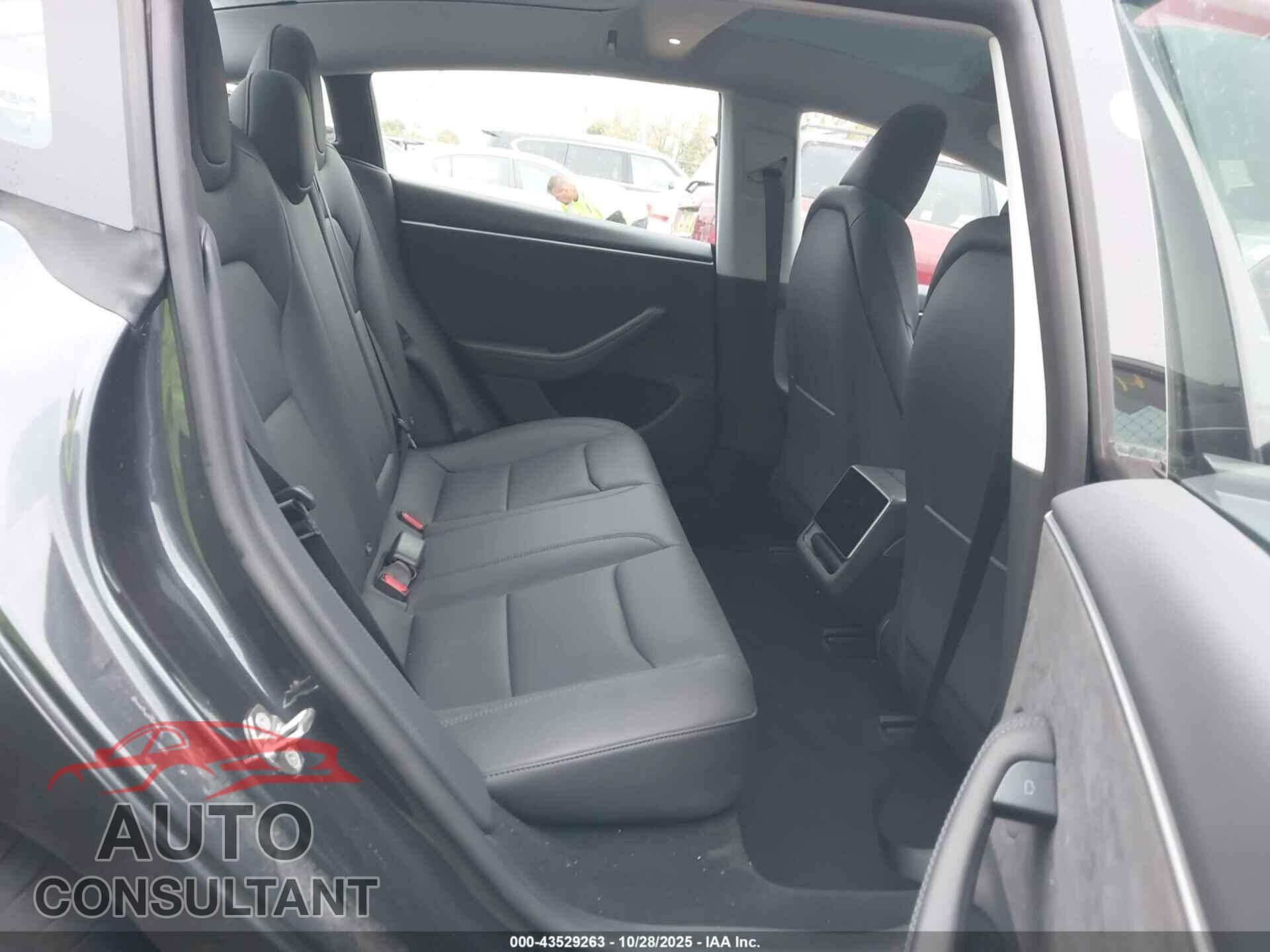 TESLA MODEL 3 2024 - 5YJ3E1EB5RF795124