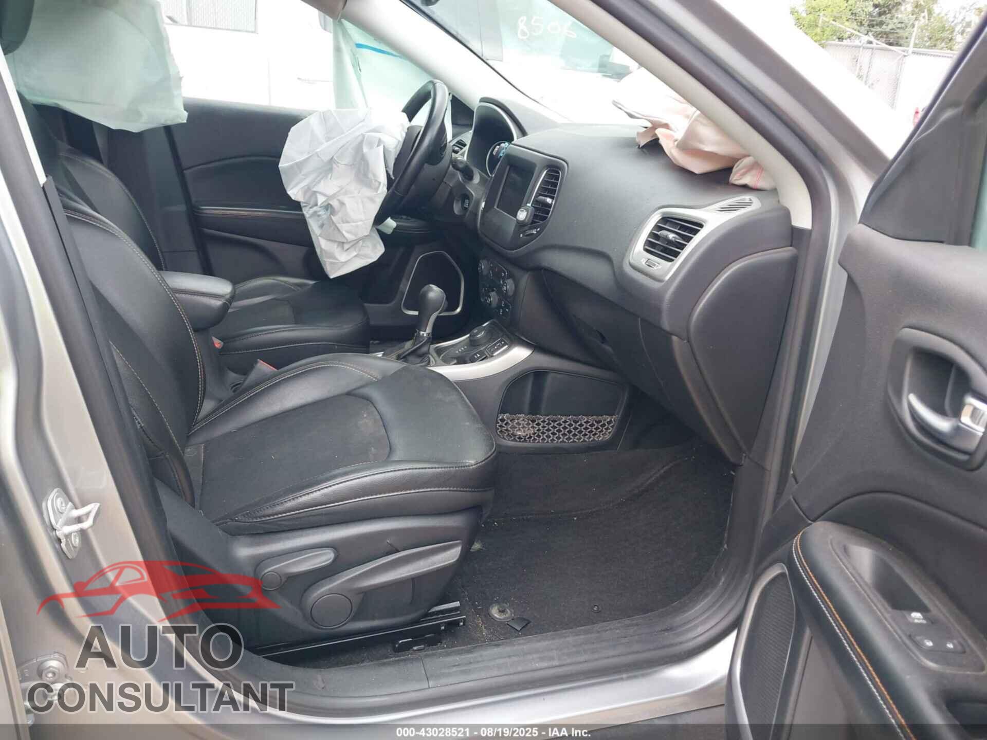 JEEP COMPASS 2018 - 3C4NJDBB7JT336368