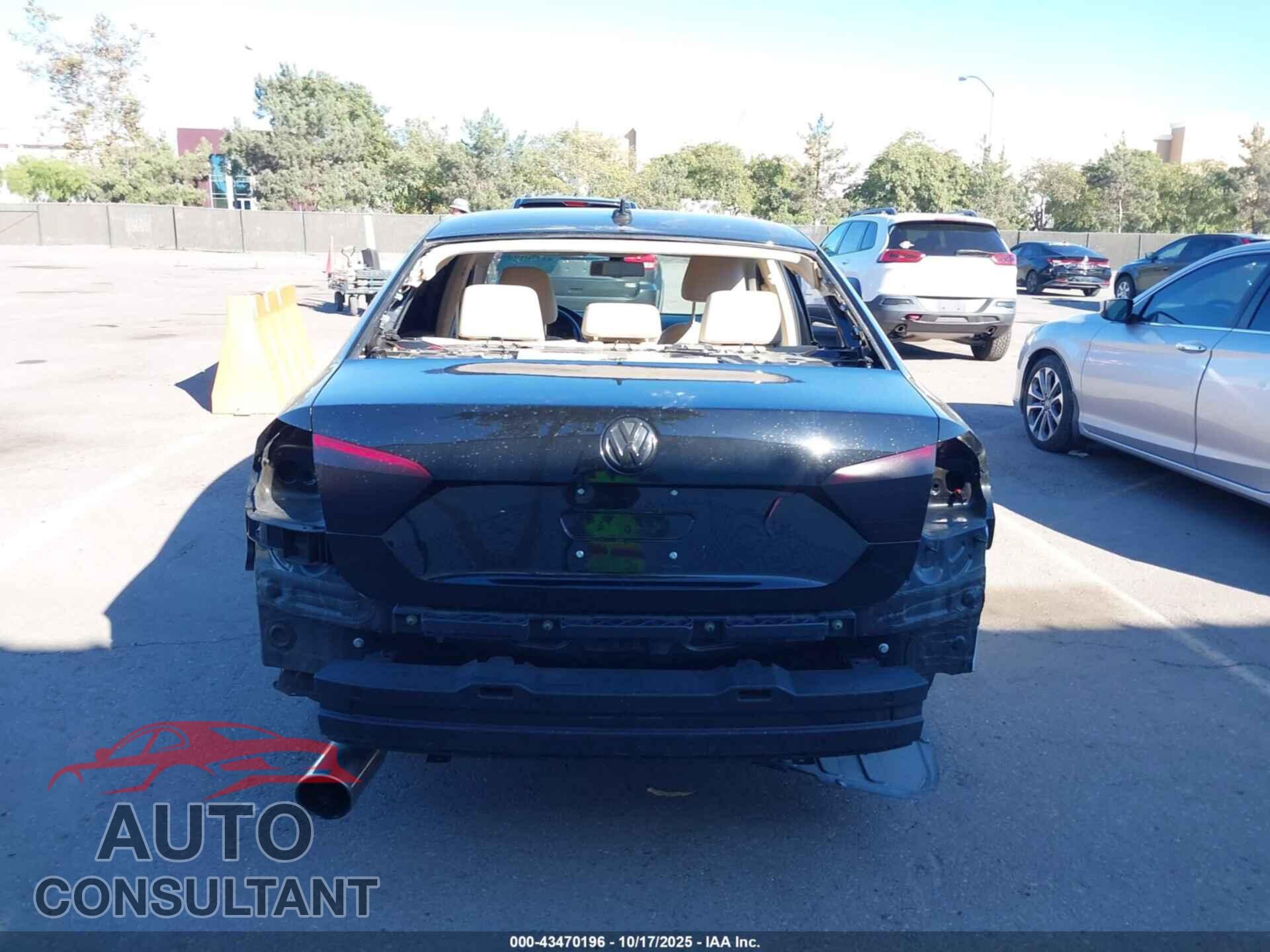 VOLKSWAGEN PASSAT 2012 - 1VWBP7A37CC038587