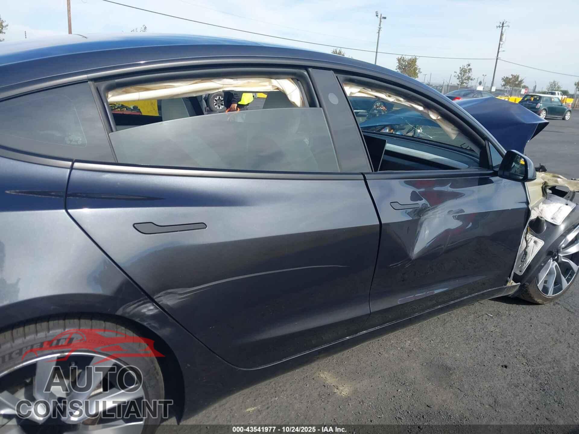 TESLA MODEL 3 2024 - 5YJ3E1EB9RF753376