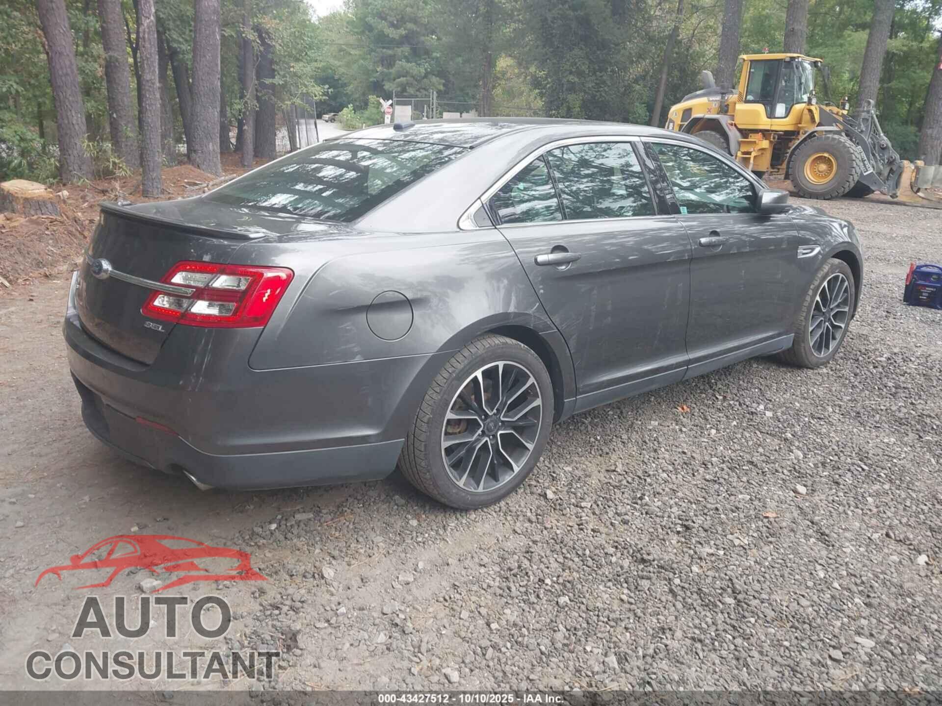 FORD TAURUS 2018 - 1FAHP2E81JG102947