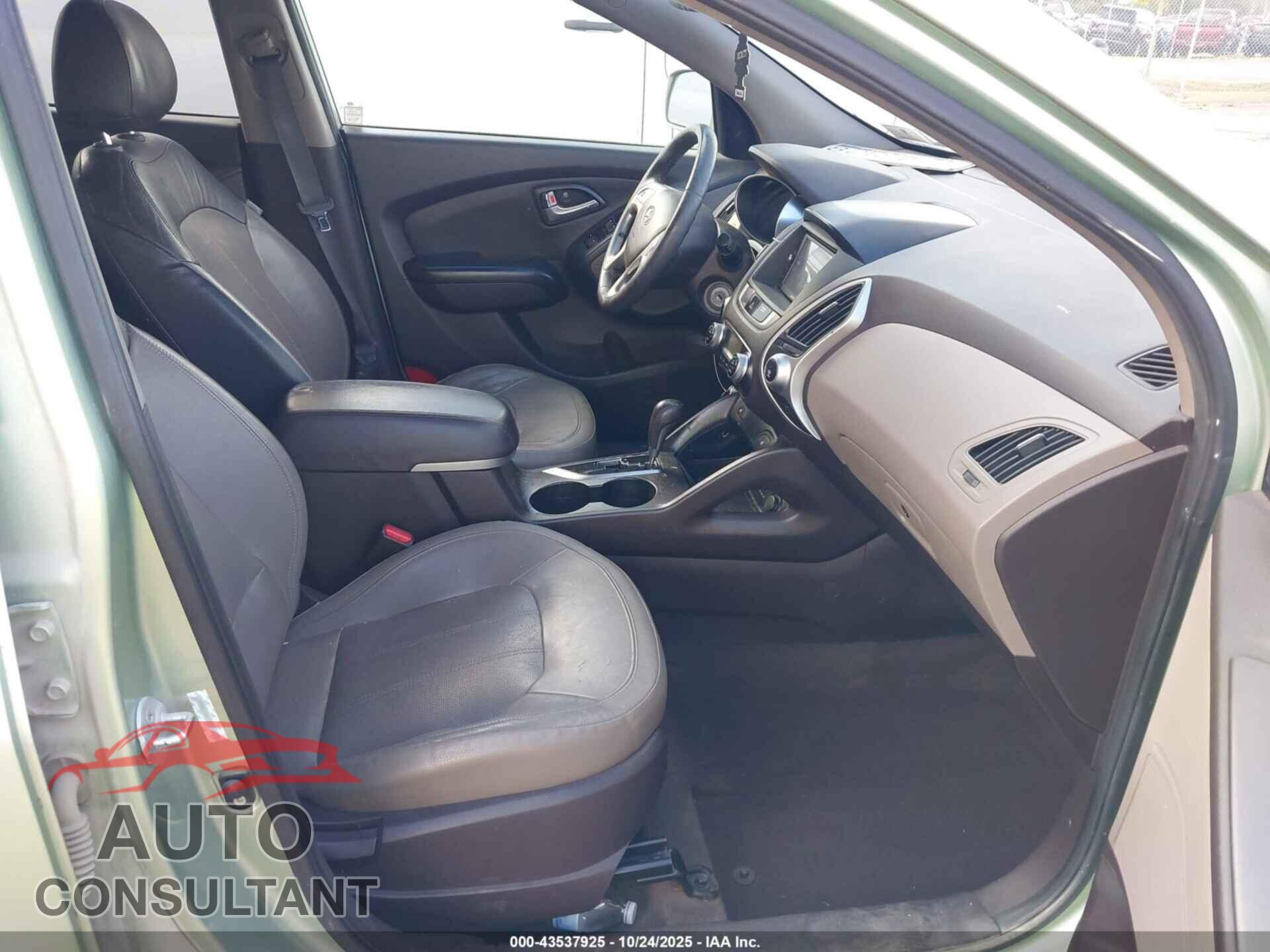 HYUNDAI TUCSON 2011 - KM8JUCAC1BU203473