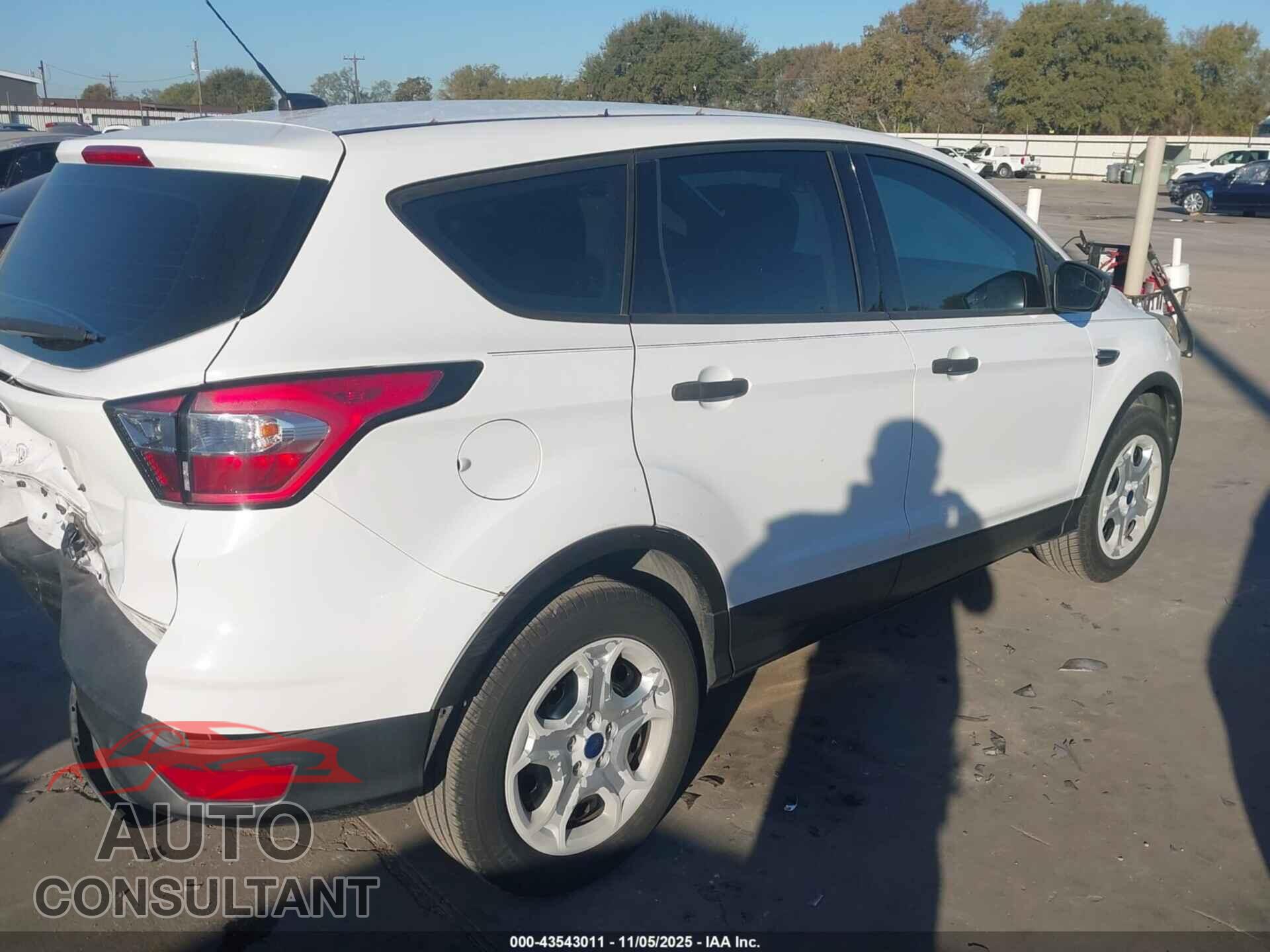 FORD ESCAPE 2017 - 1FMCU0F72HUC65587