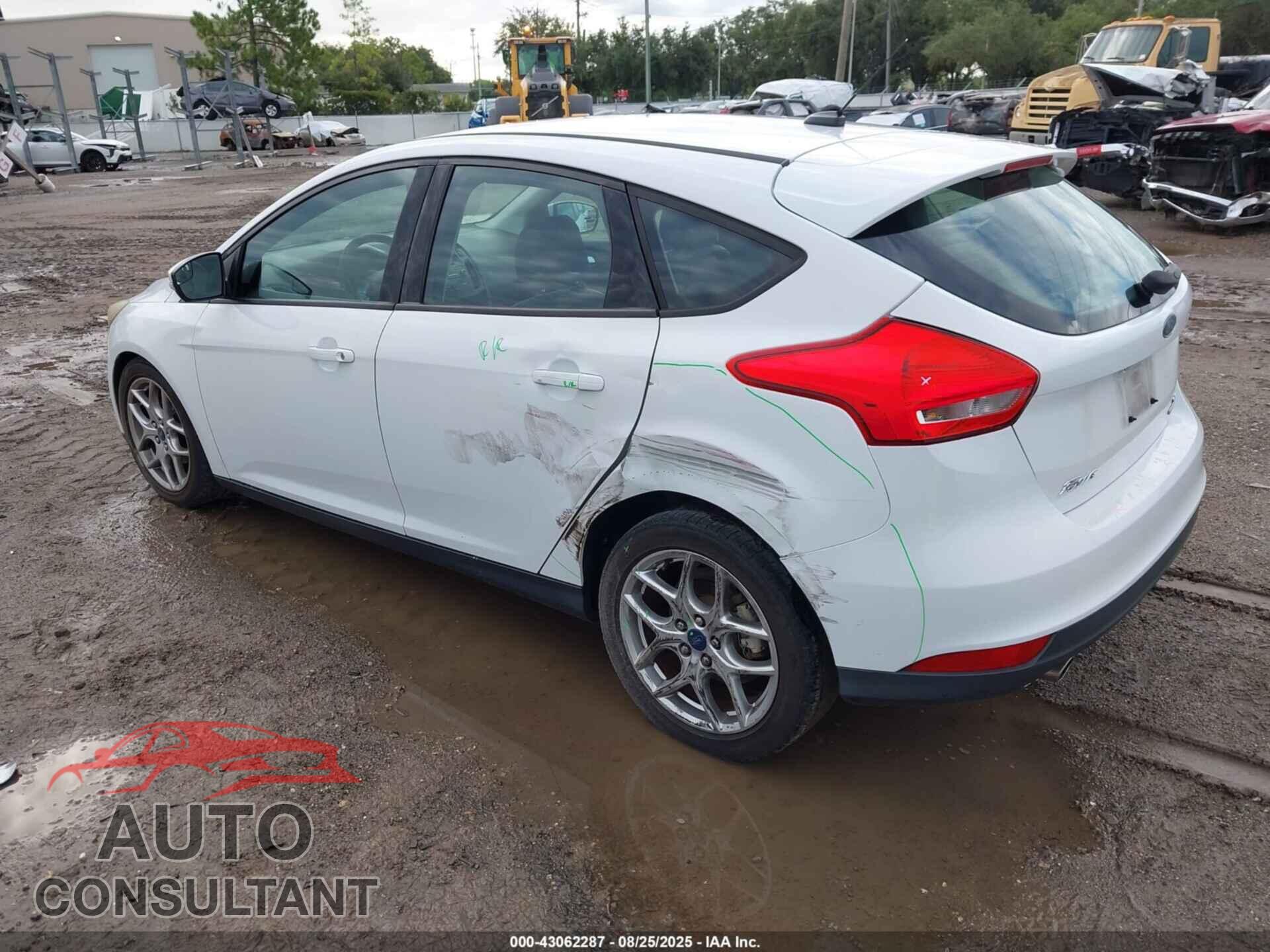 FORD FOCUS 2015 - 1FADP3K21FL235145
