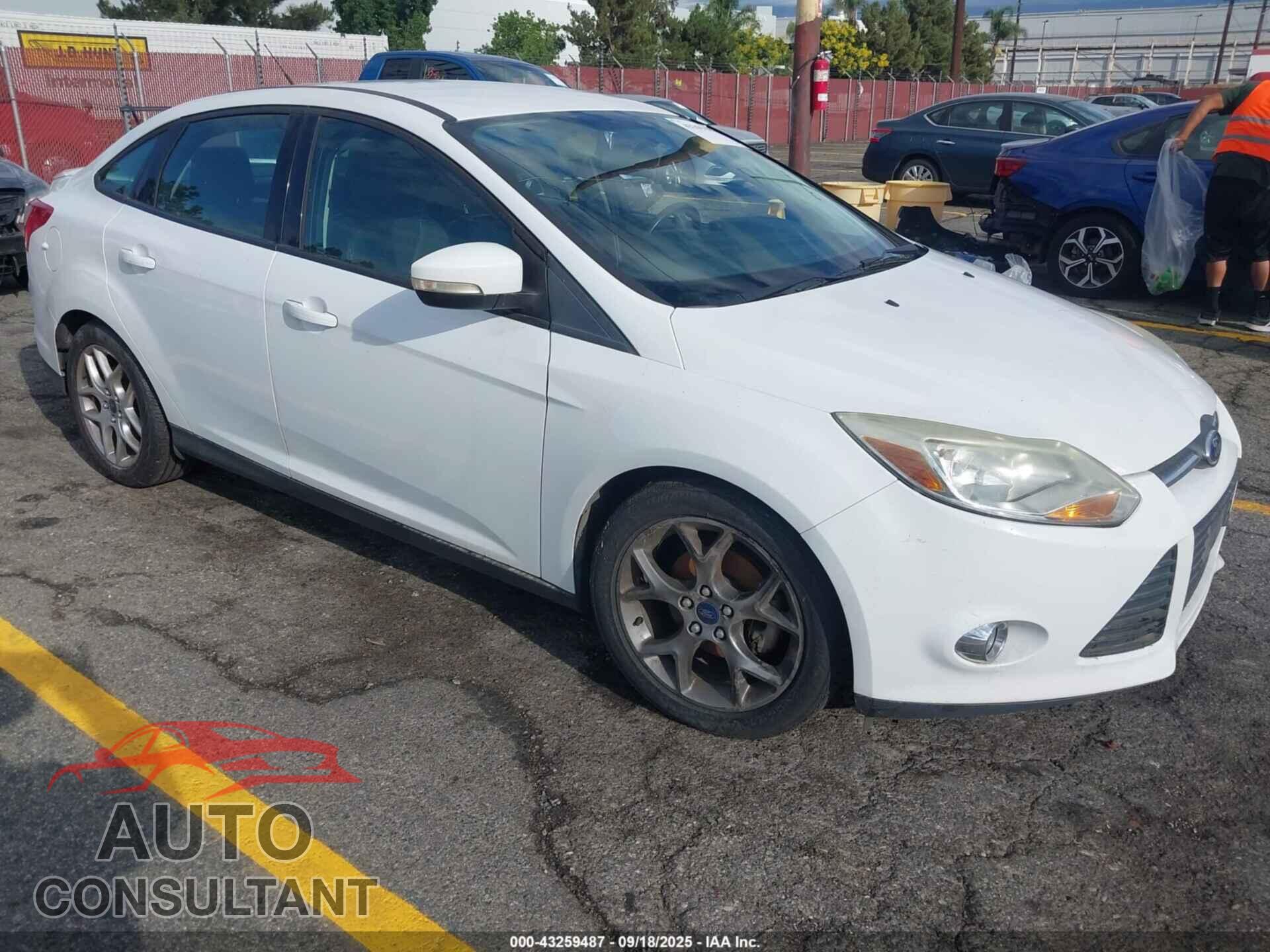 FORD FOCUS 2014 - 1FADP3F27EL321438