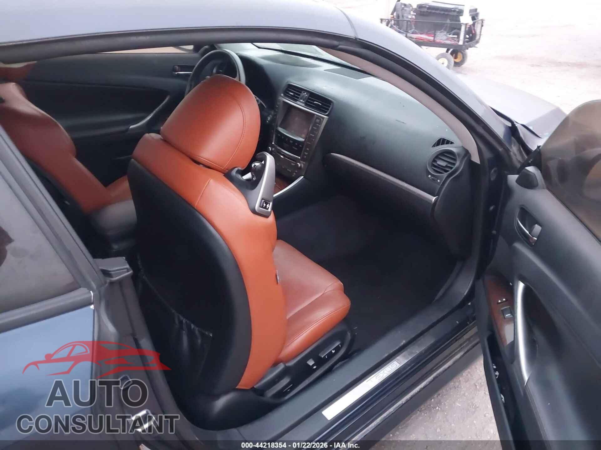 LEXUS IS 250C 2012 - JTHFF2C20C2521924