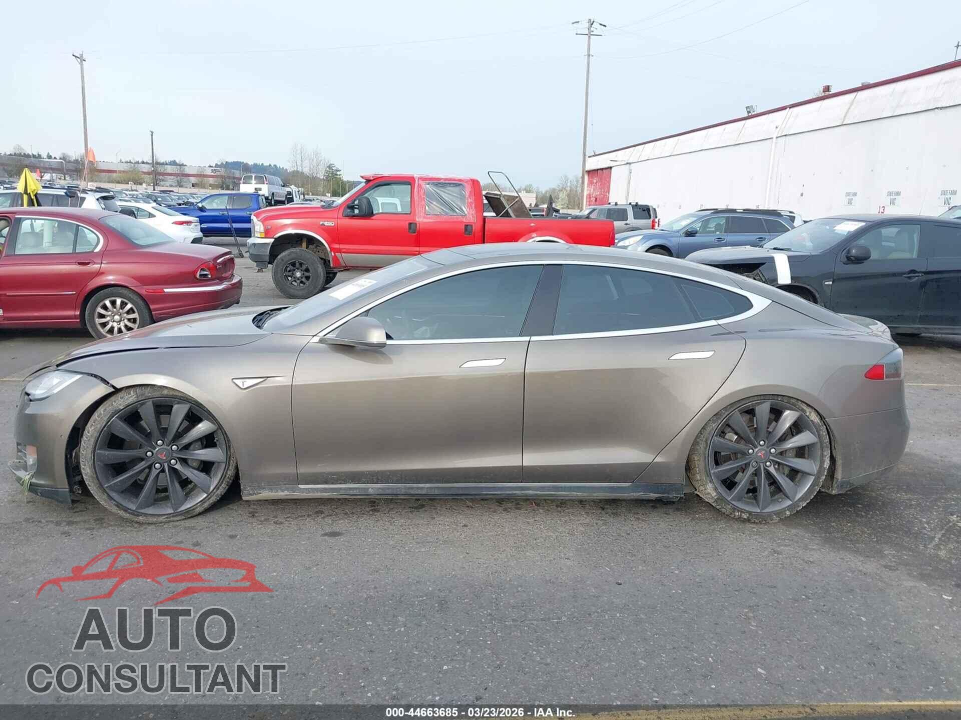 TESLA MODEL S 2015 - 5YJSA1E23FF120178