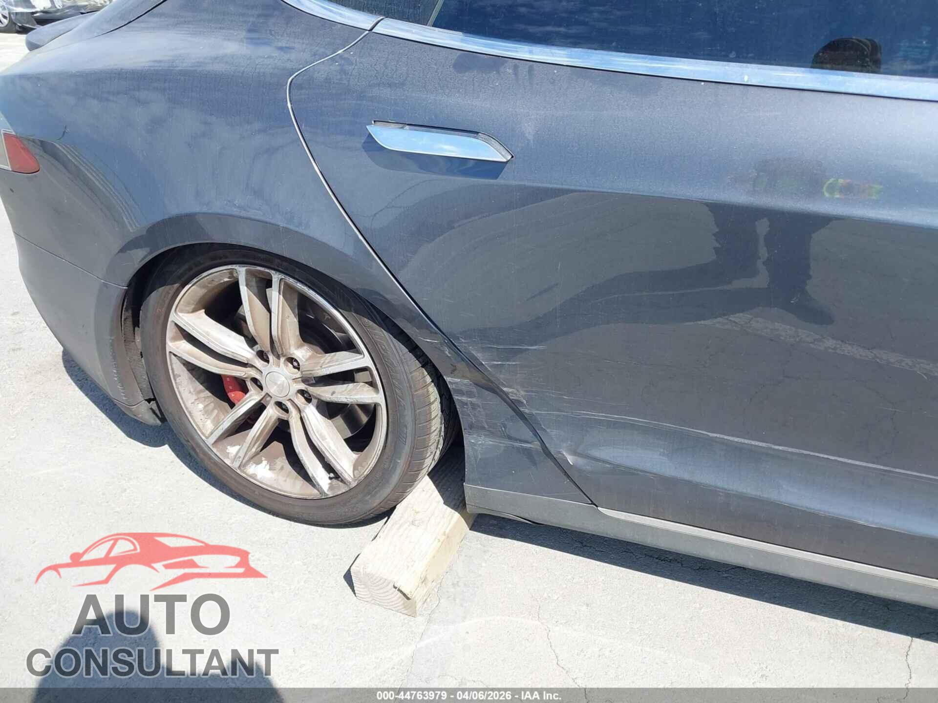 TESLA MODEL S 2015 - 5YJSA1H42FF080995