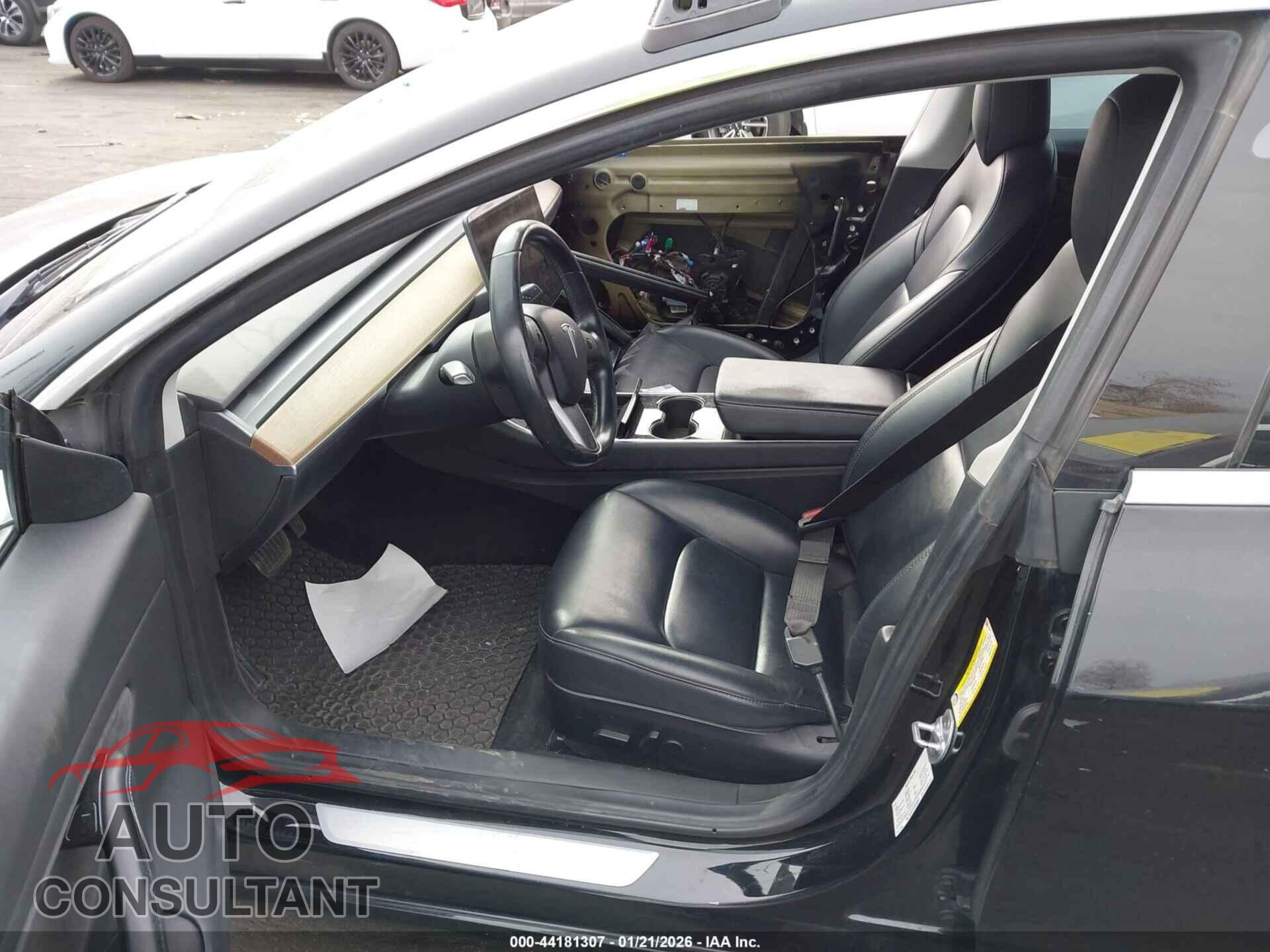 TESLA MODEL 3 2019 - 5YJ3E1EA7KF305697