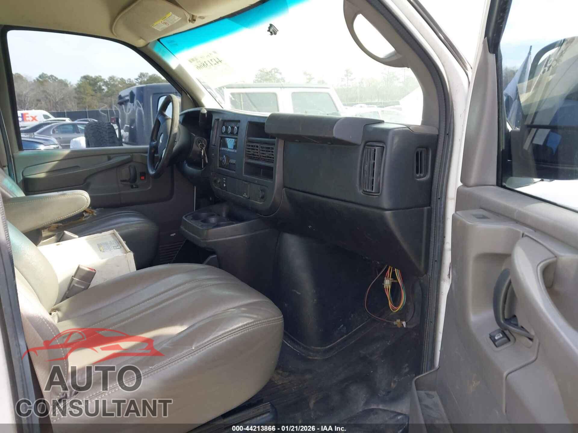 CHEVROLET EXPRESS 2500 2015 - 1GCWGFCF3F1286907