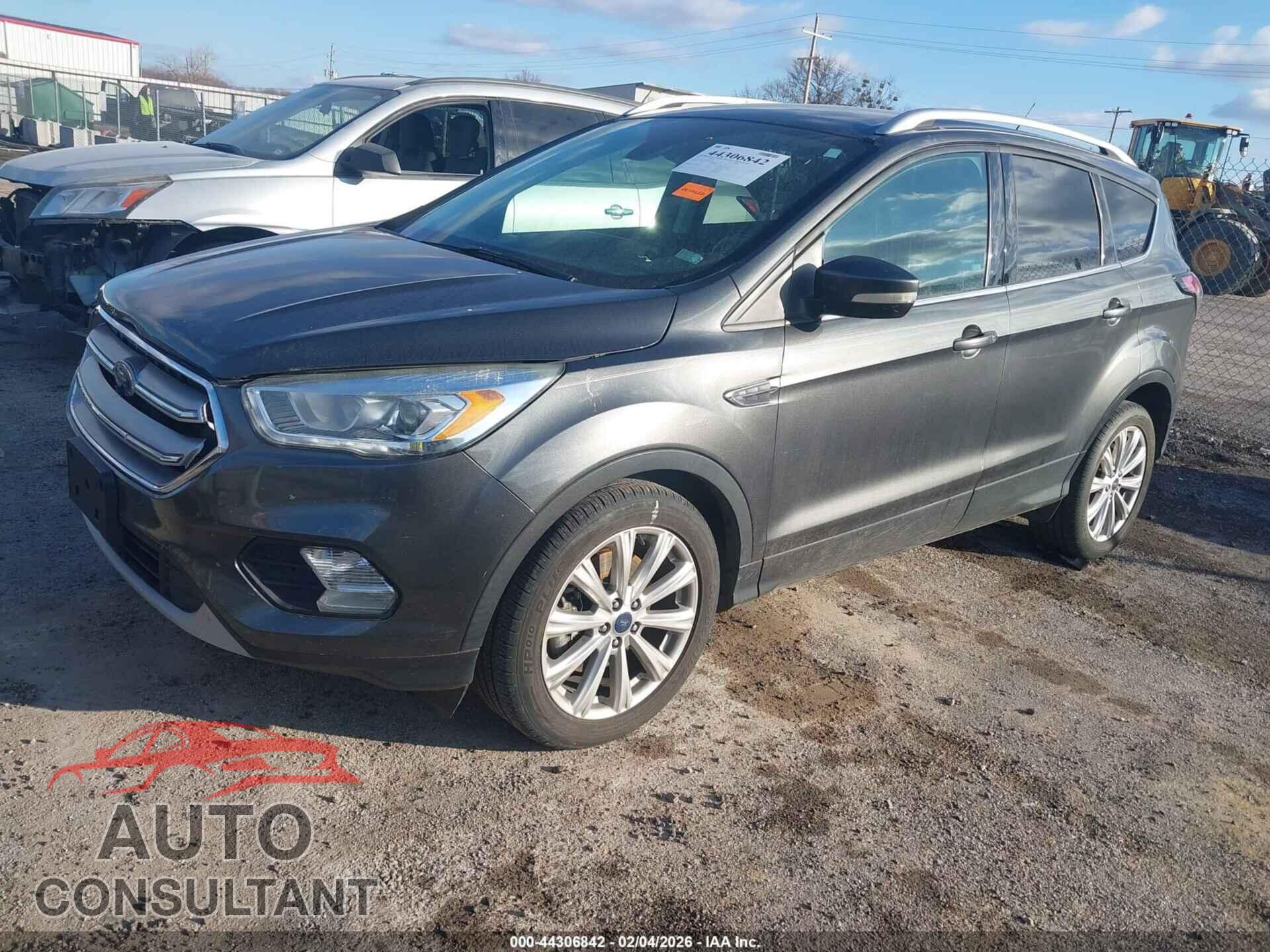 FORD ESCAPE 2017 - 1FMCU0J93HUE04568
