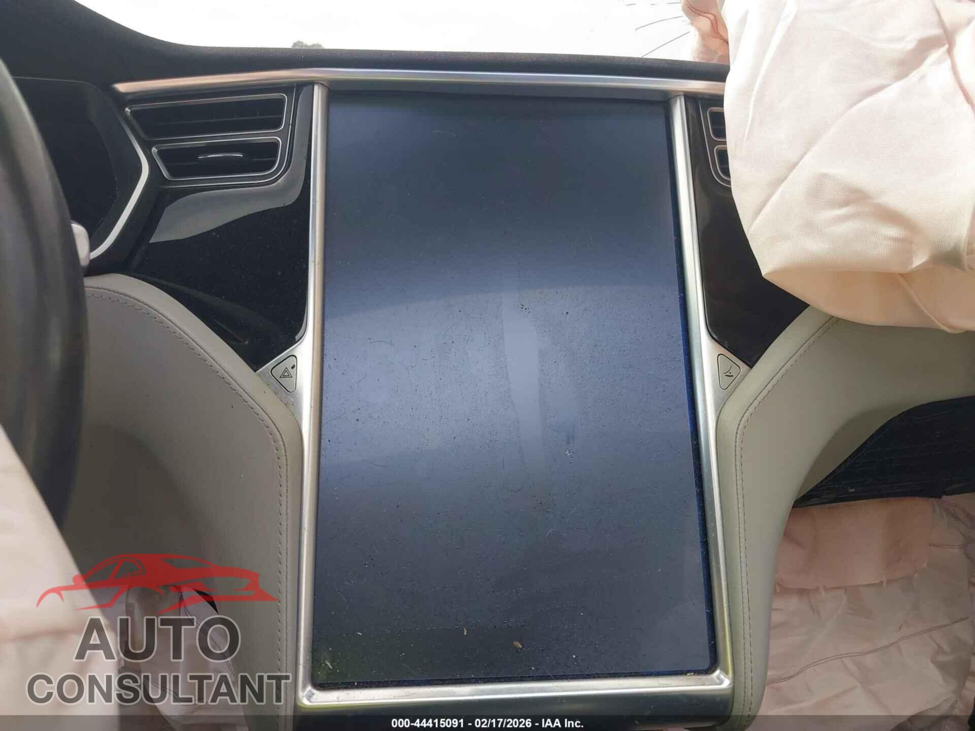 TESLA MODEL S 2015 - 5YJSA1E22FF110855