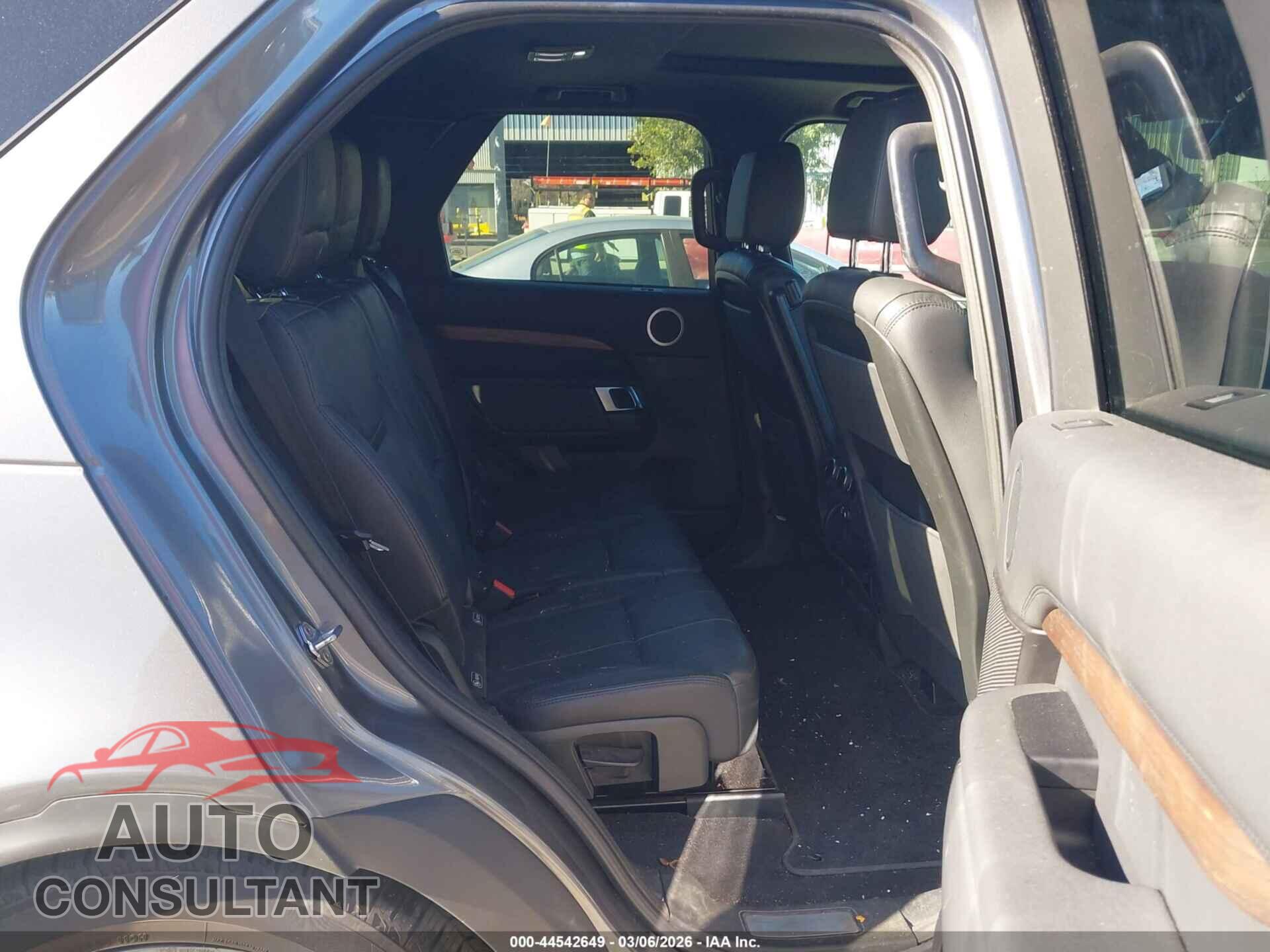LAND ROVER DISCOVERY 2017 - SALRRBBV0HA046055