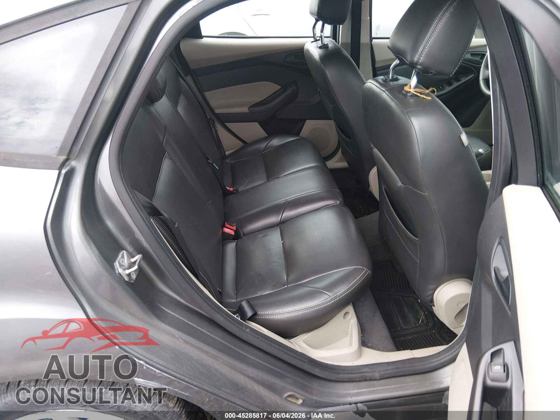 FORD FOCUS 2012 - 1FAHP3K22CL308357