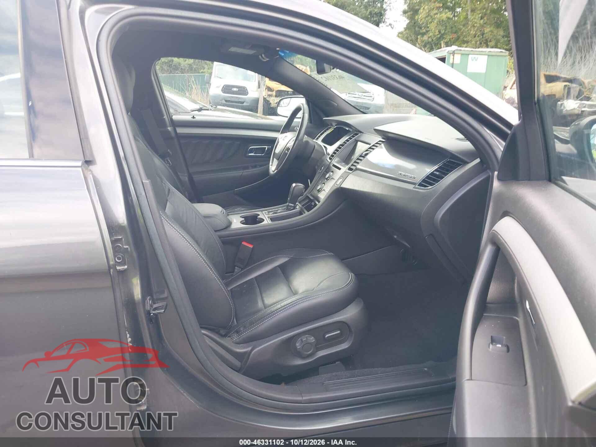 FORD TAURUS 2018 - 1FAHP2E86JG116844