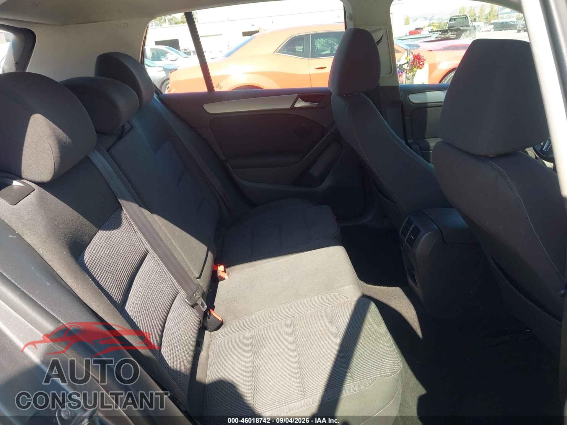 VOLKSWAGEN GOLF 2014 - WVWDB7AJ3EW000977