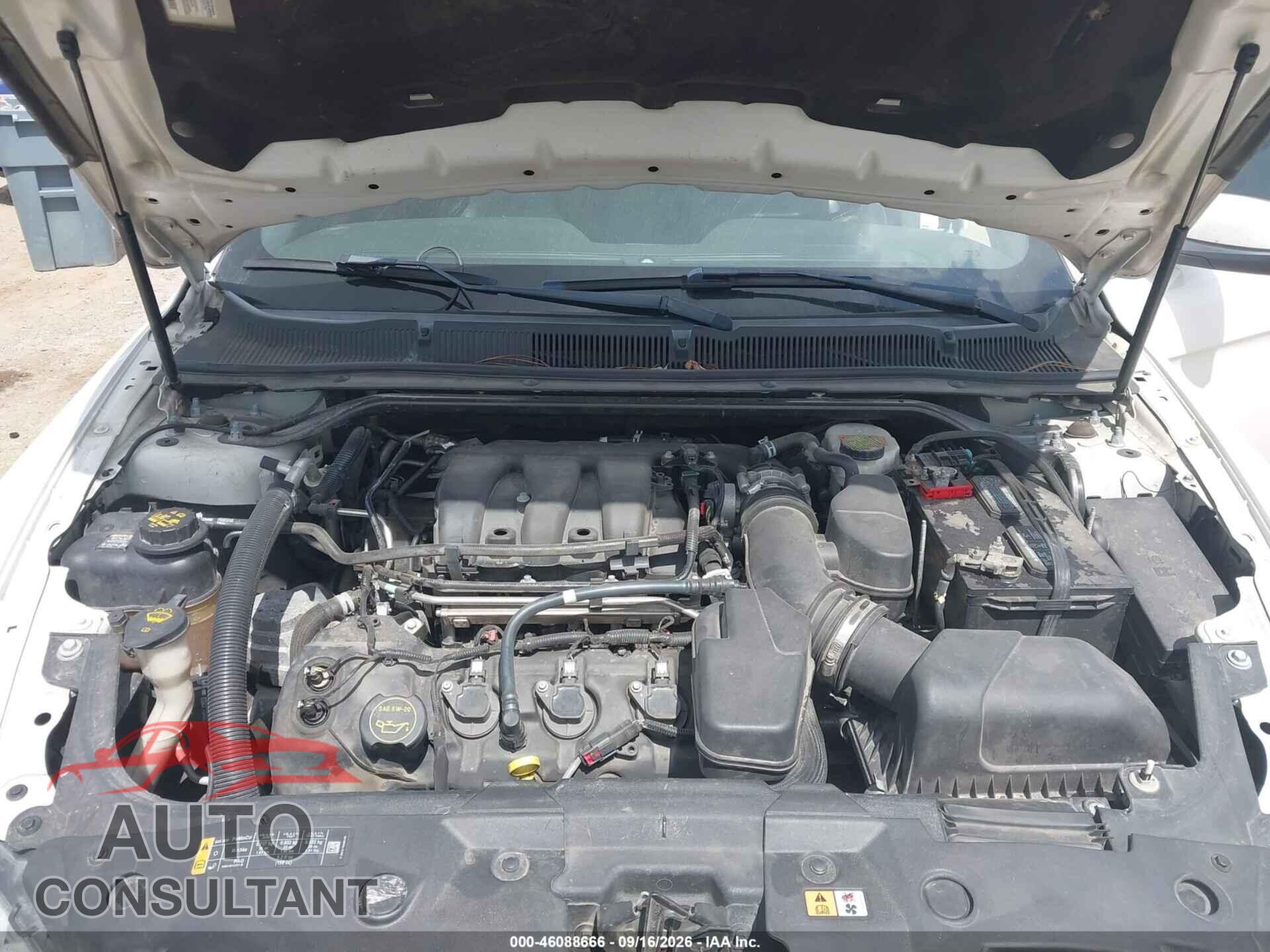 FORD TAURUS 2018 - 1FAHP2E87JG109854