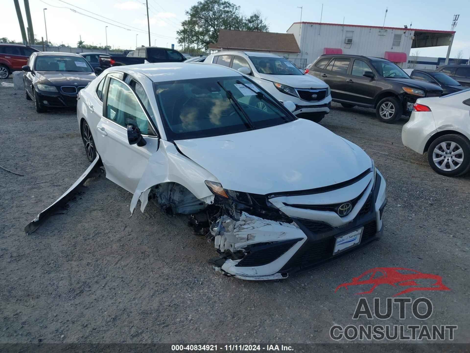 TOYOTA CAMRY 2021 - 4T1G11AK8MU415725