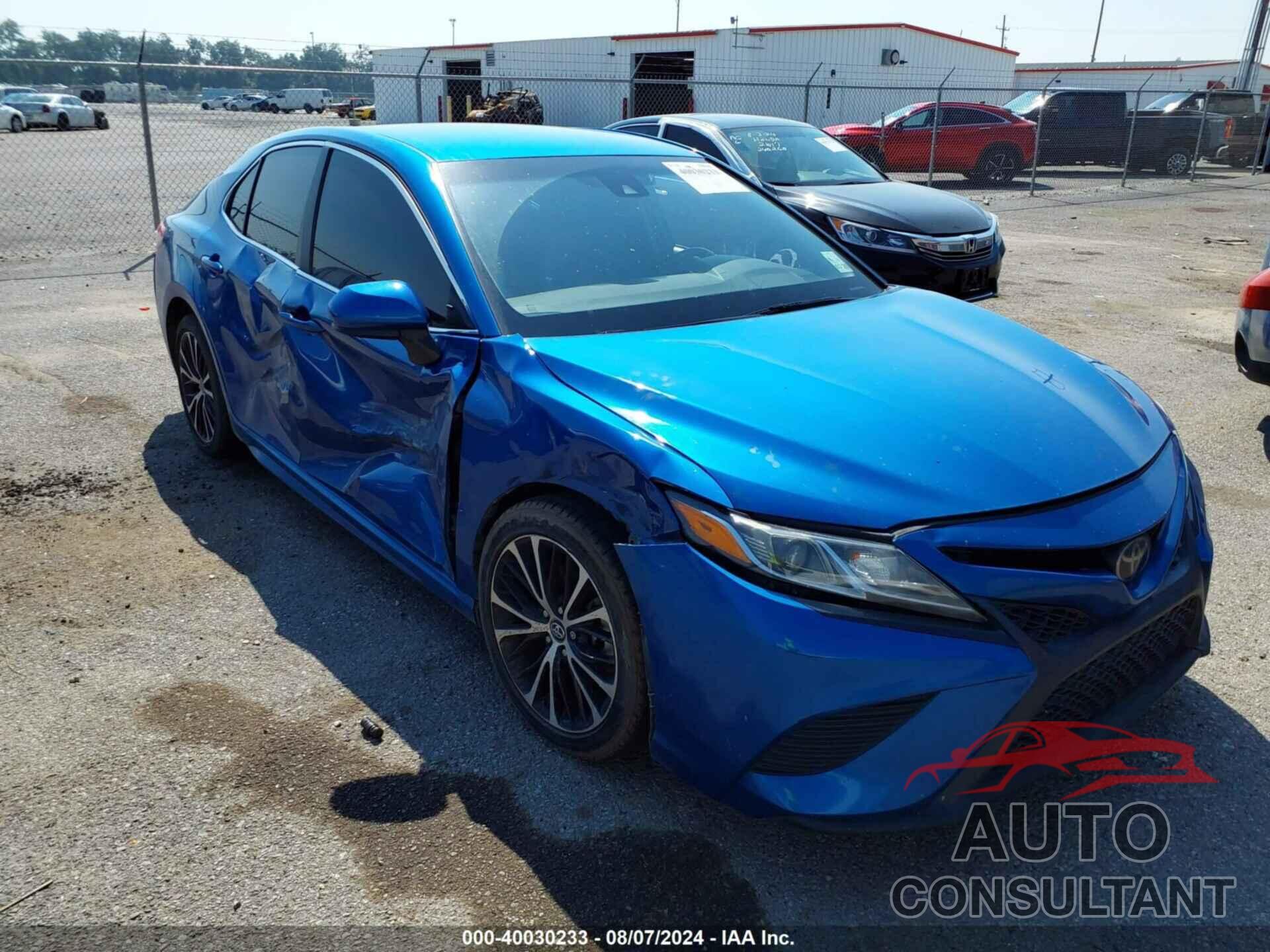 TOYOTA CAMRY 2018 - 4T1B11HK6JU002536