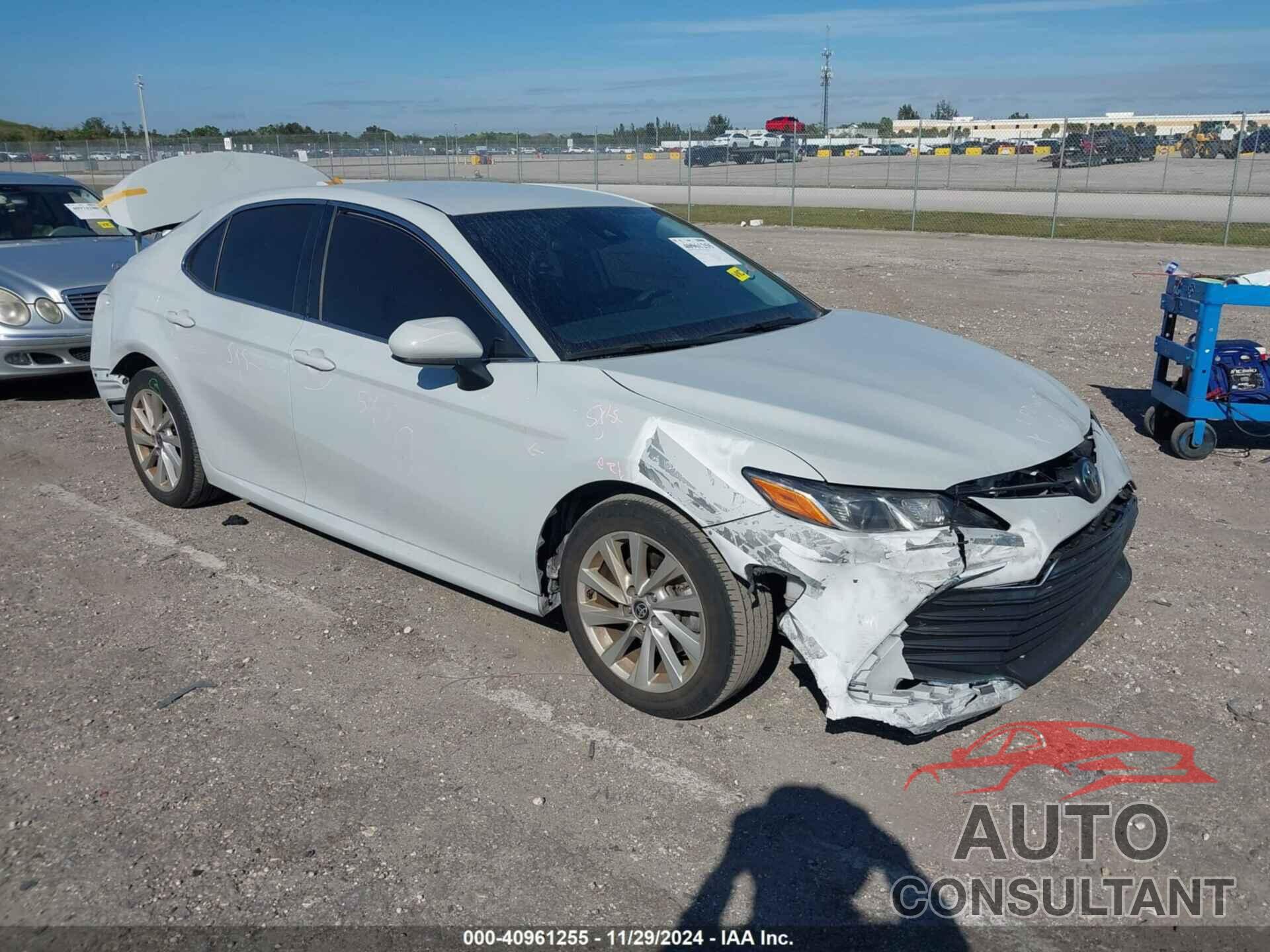 TOYOTA CAMRY 2022 - 4T1C11AK7NU008477