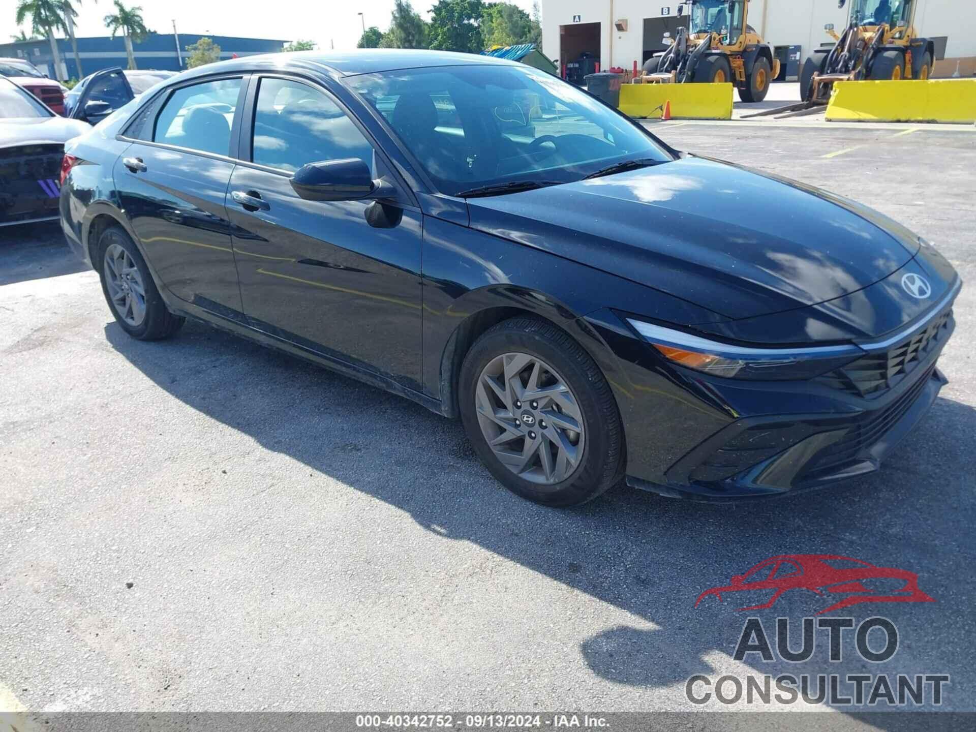 HYUNDAI ELANTRA 2024 - KMHLM4DG1RU661523