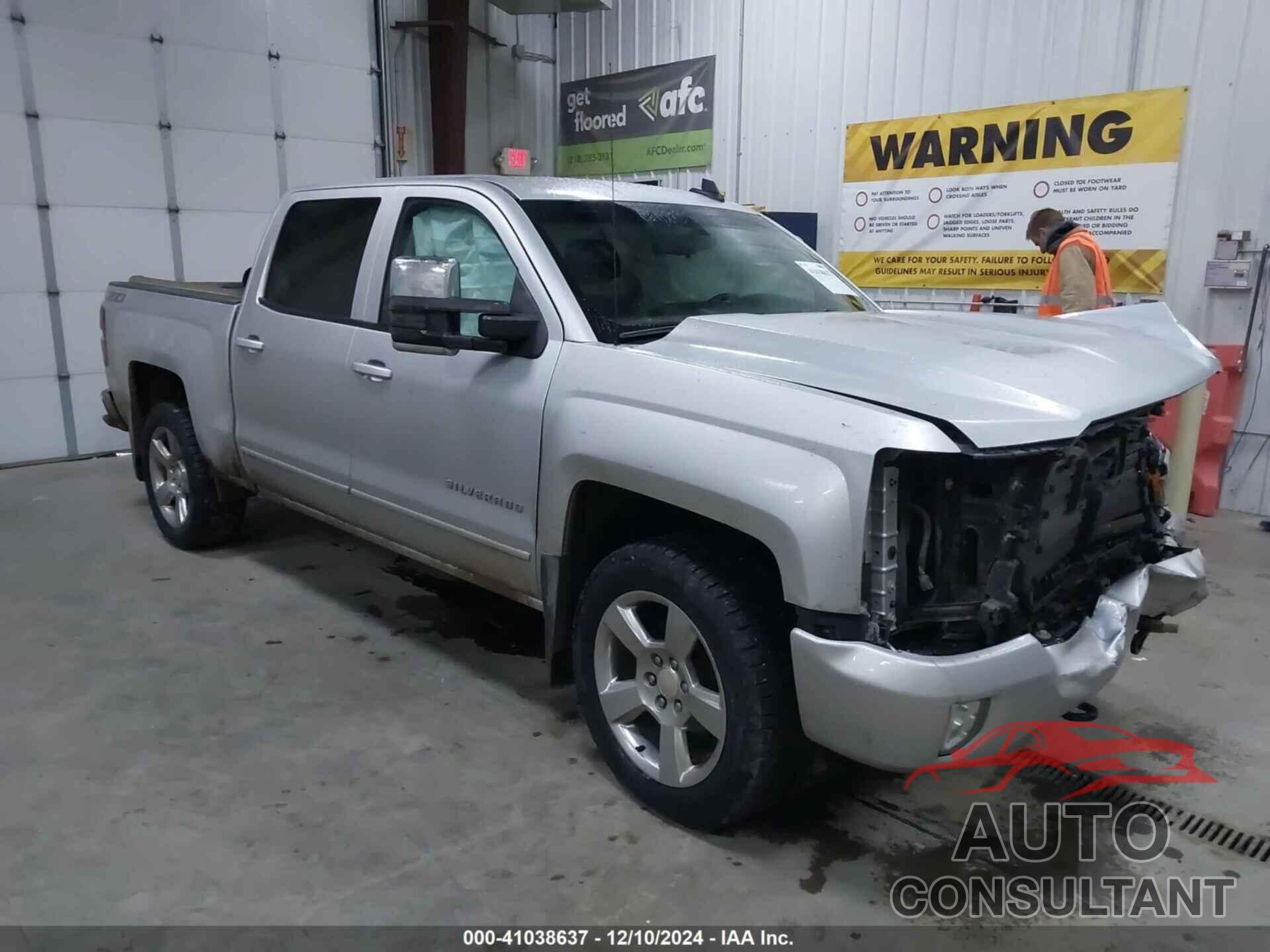 CHEVROLET SILVERADO 1500 2018 - 3GCUKREC8JG608154
