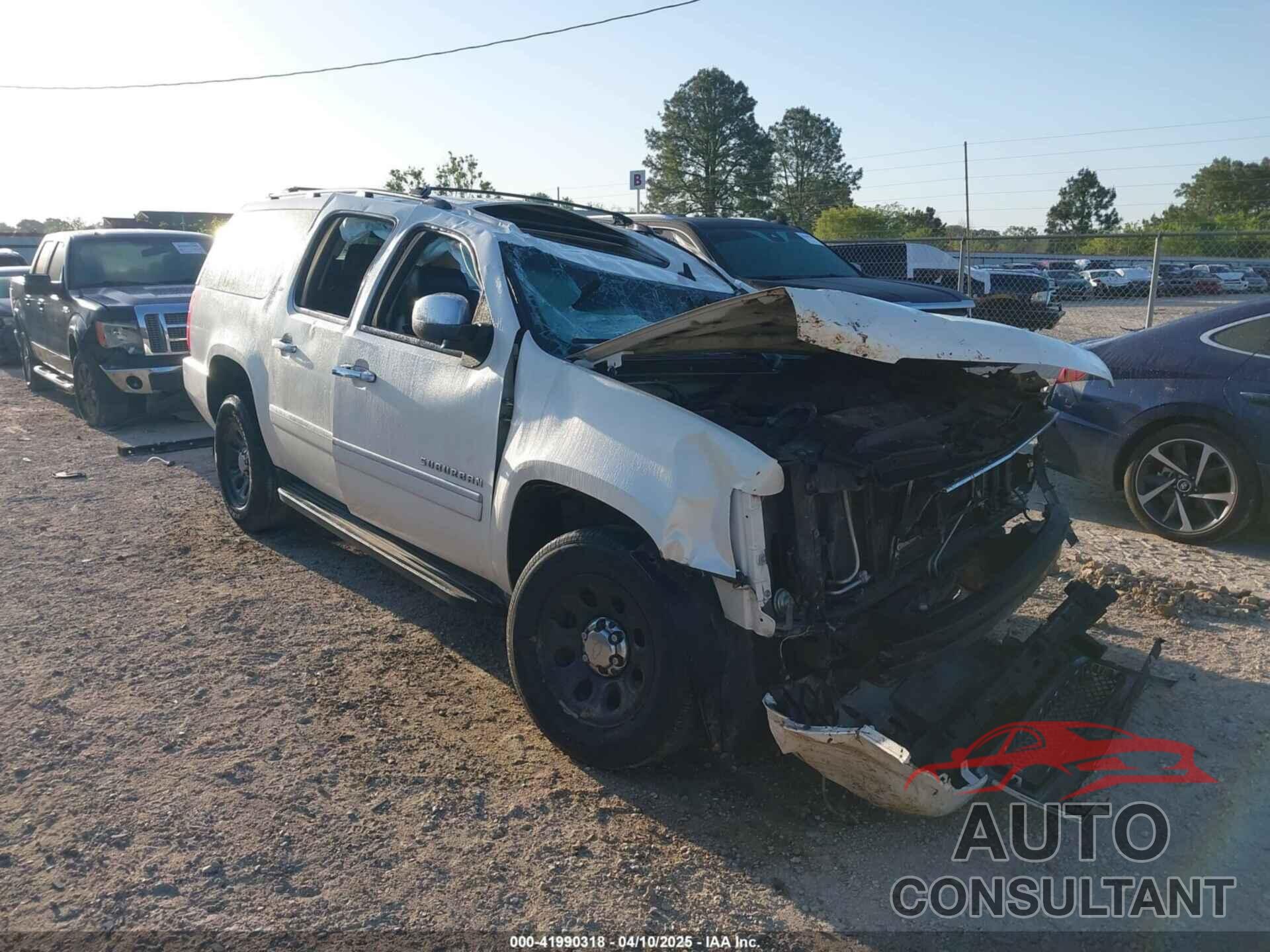 CHEVROLET SUBURBAN 1500 2013 - 1GNSCKE02DR107533