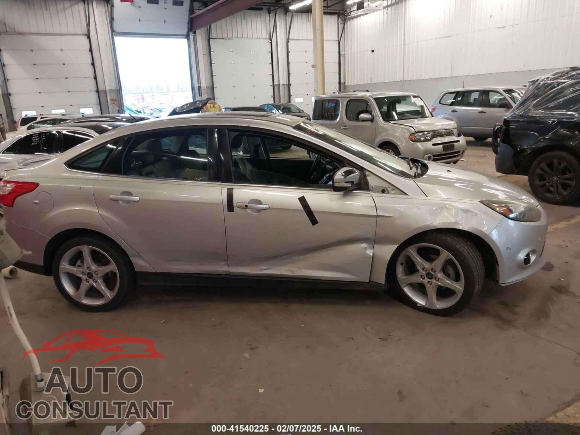 FORD FOCUS 2012 - 1FAHP3J27CL120497