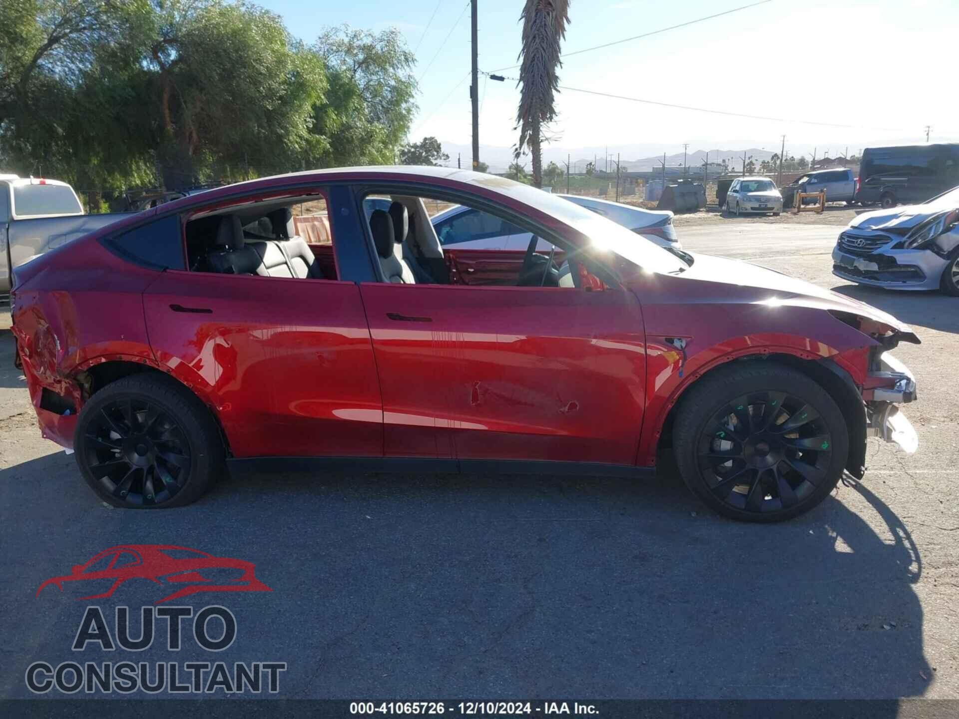 TESLA MODEL Y 2024 - 7SAYGAEE2RF021118