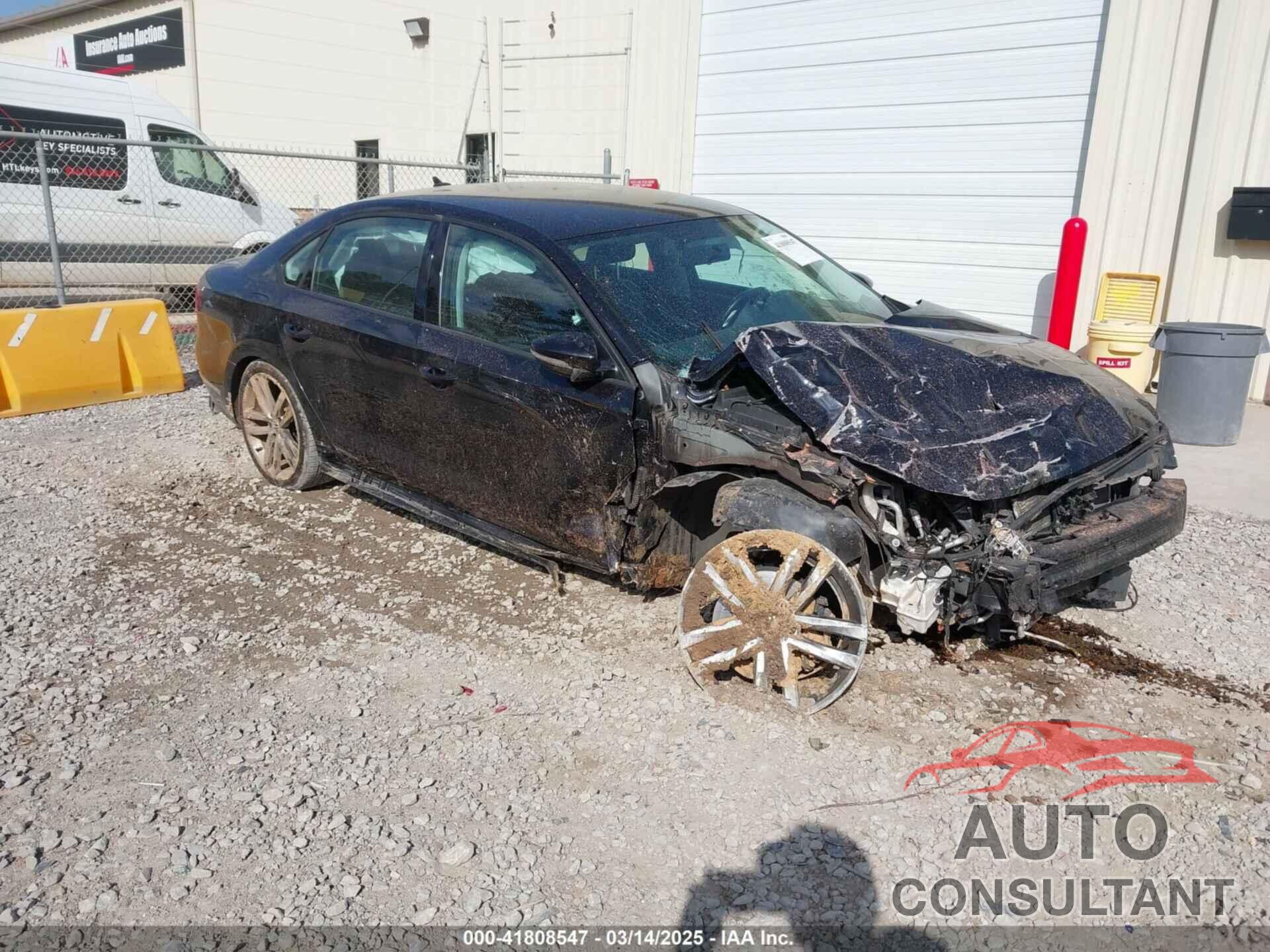 VOLKSWAGEN PASSAT 2018 - 1VWAA7A31JC025974