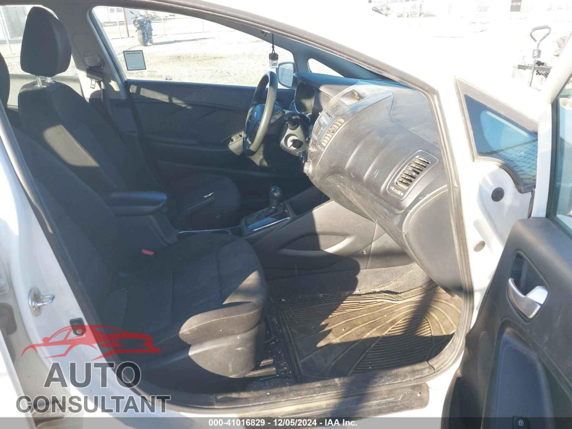 KIA FORTE 2017 - 3KPFK4A74HE110351