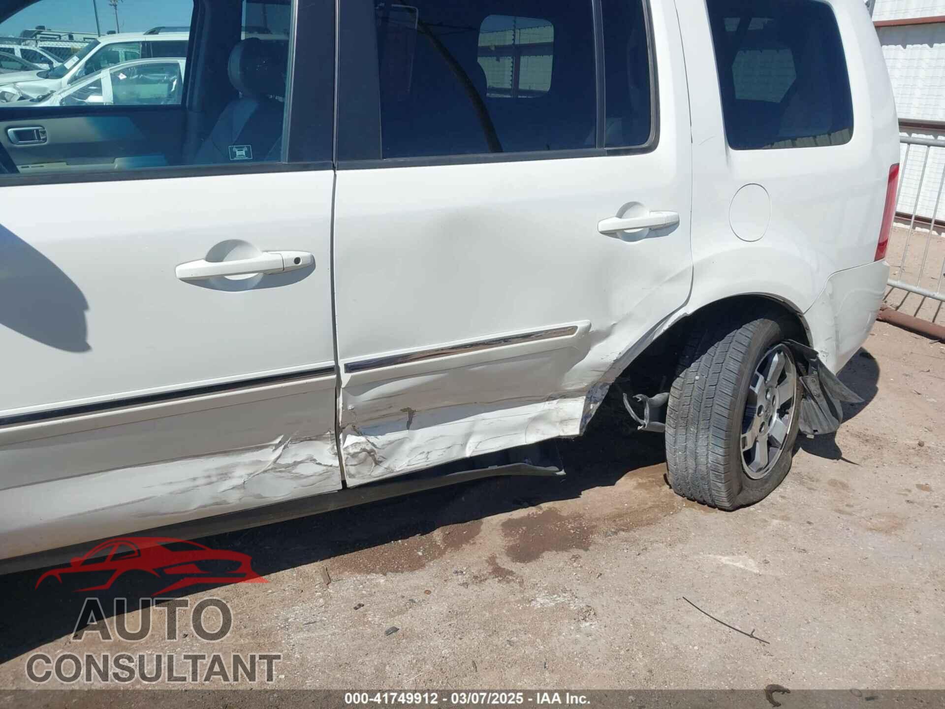 HONDA PILOT 2011 - 5FNYF3H93BB044102