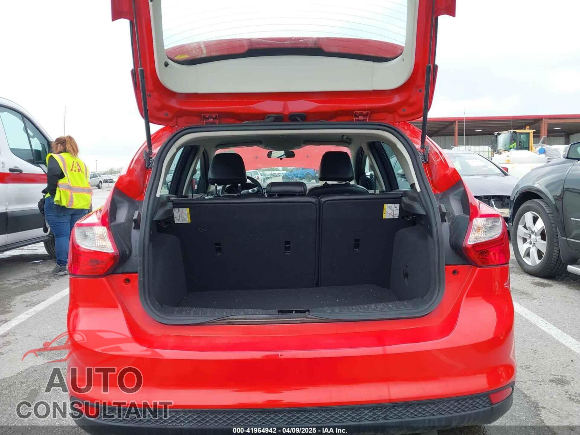 FORD FOCUS 2014 - 1FADP3K28EL316853