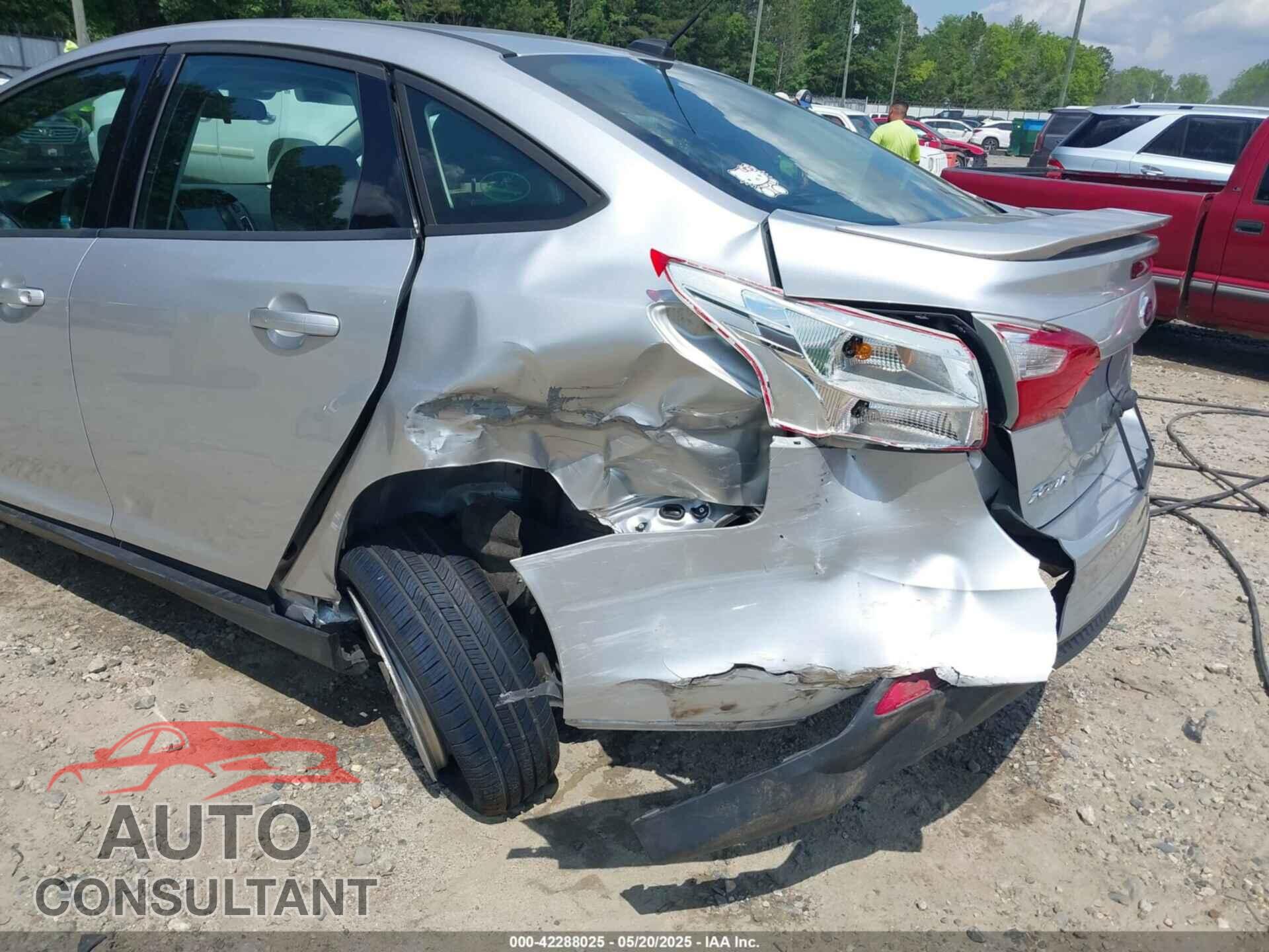 FORD FOCUS 2012 - 1FAHP3F29CL452465