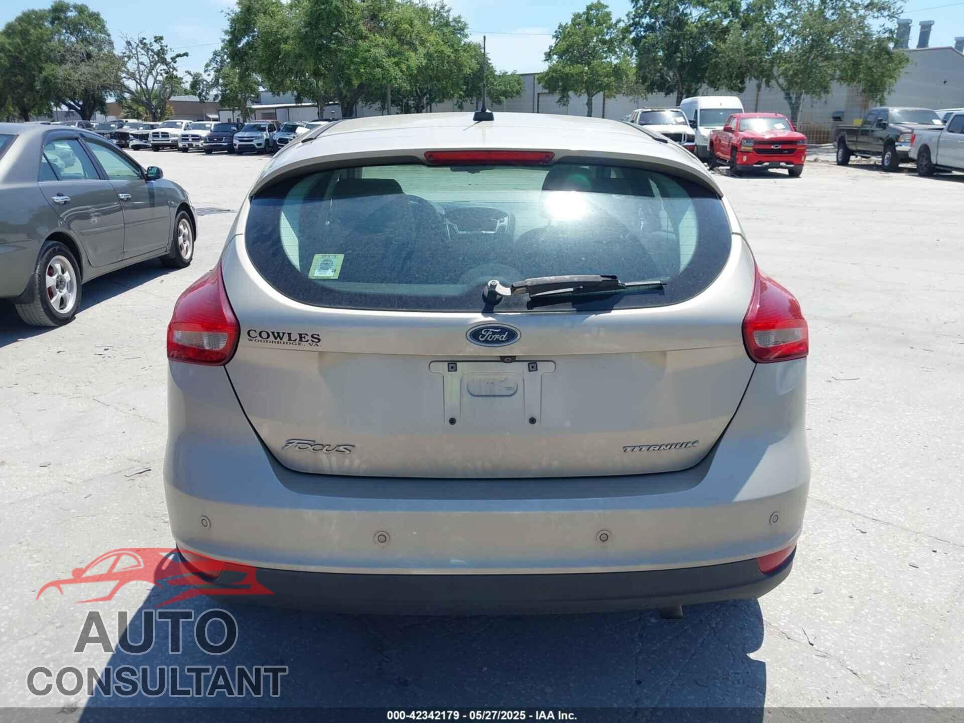 FORD FOCUS 2017 - 1FADP3N21HL327581