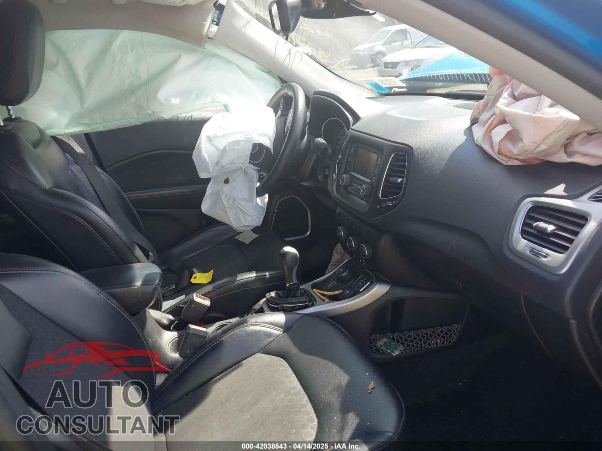 JEEP COMPASS 2018 - 3C4NJDBB4JT117626