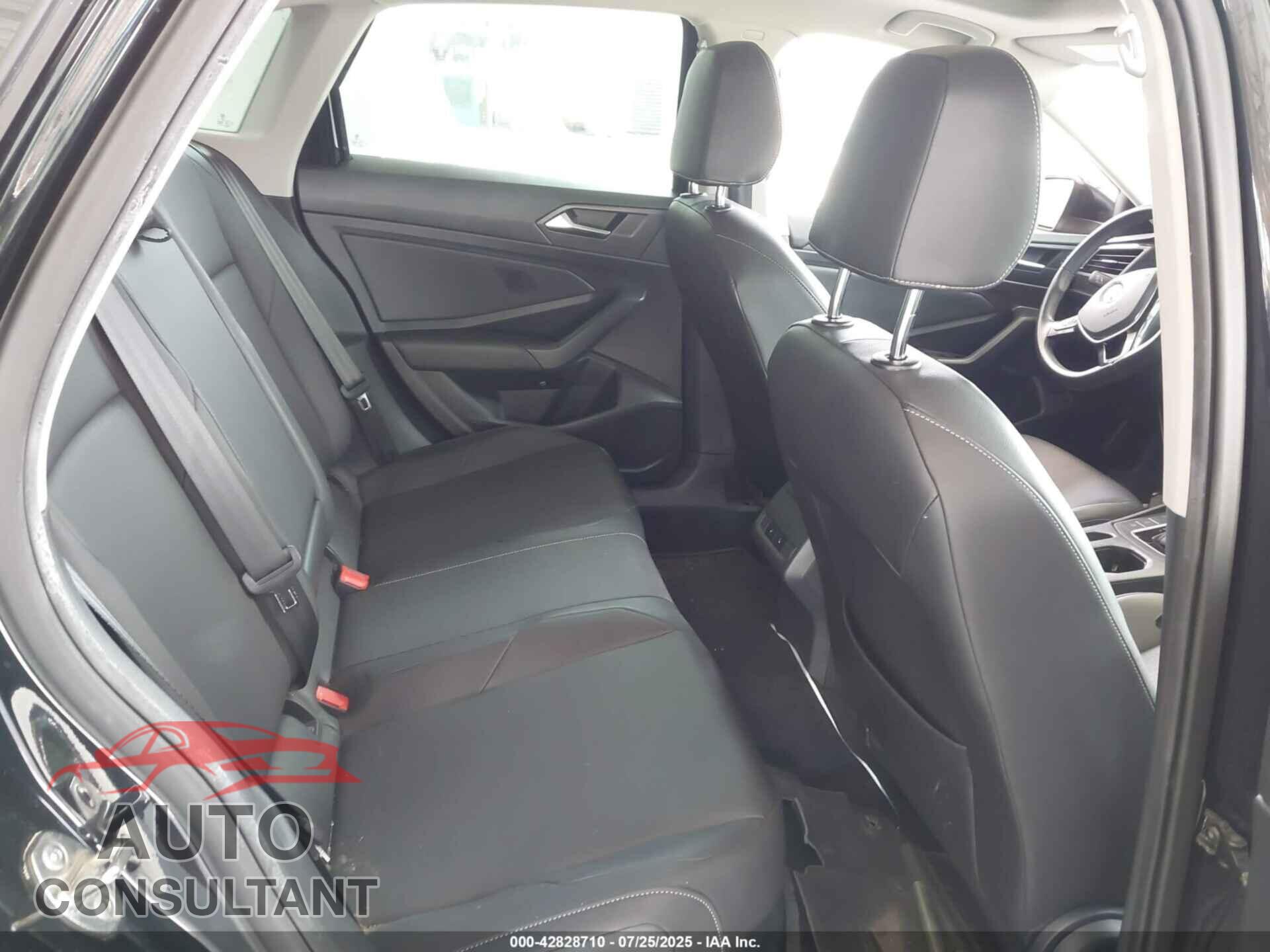 VOLKSWAGEN JETTA 2019 - 3VWEB7BU4KM258317