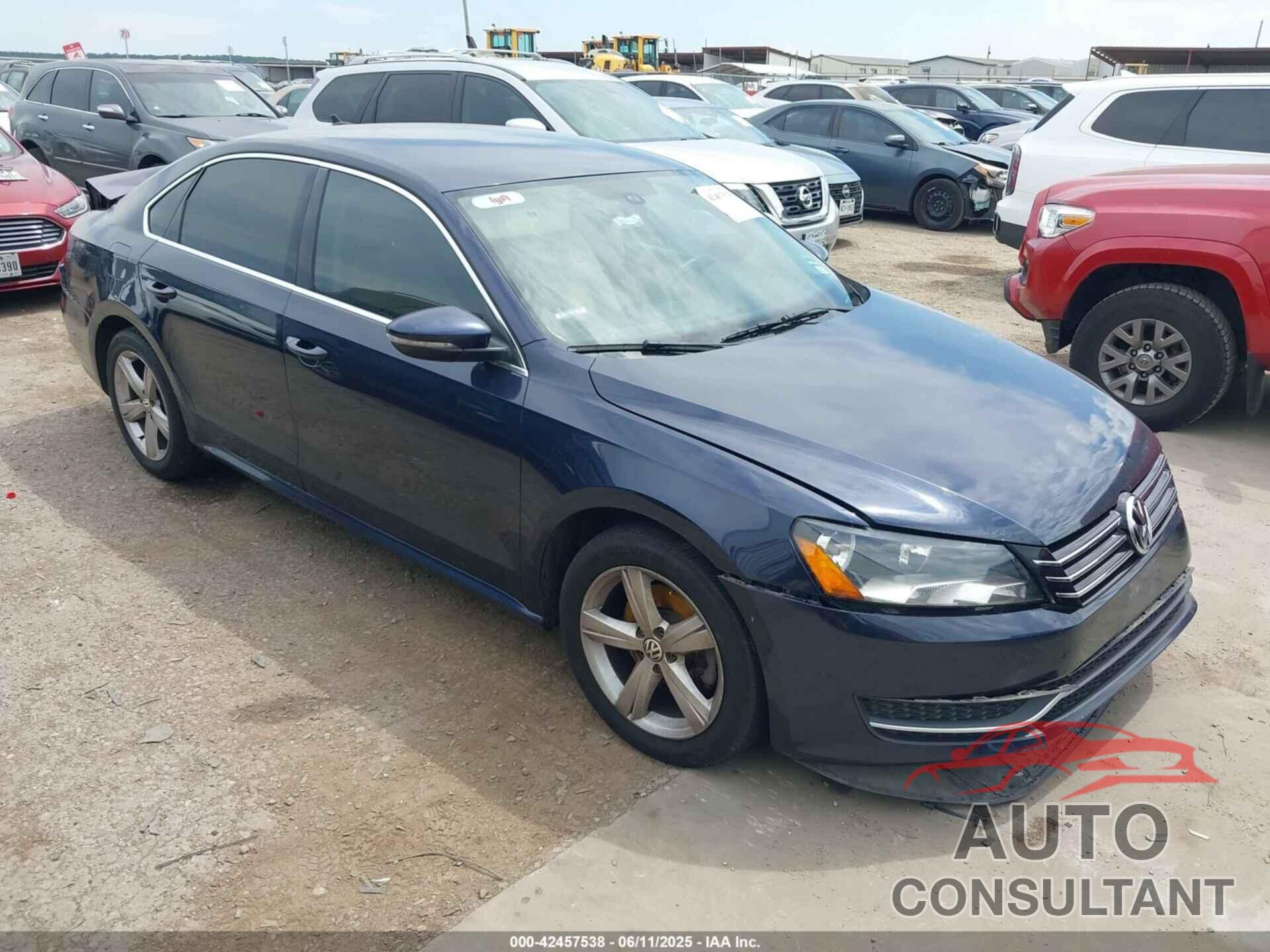 VOLKSWAGEN PASSAT 2012 - 1VWBH7A33CC088223