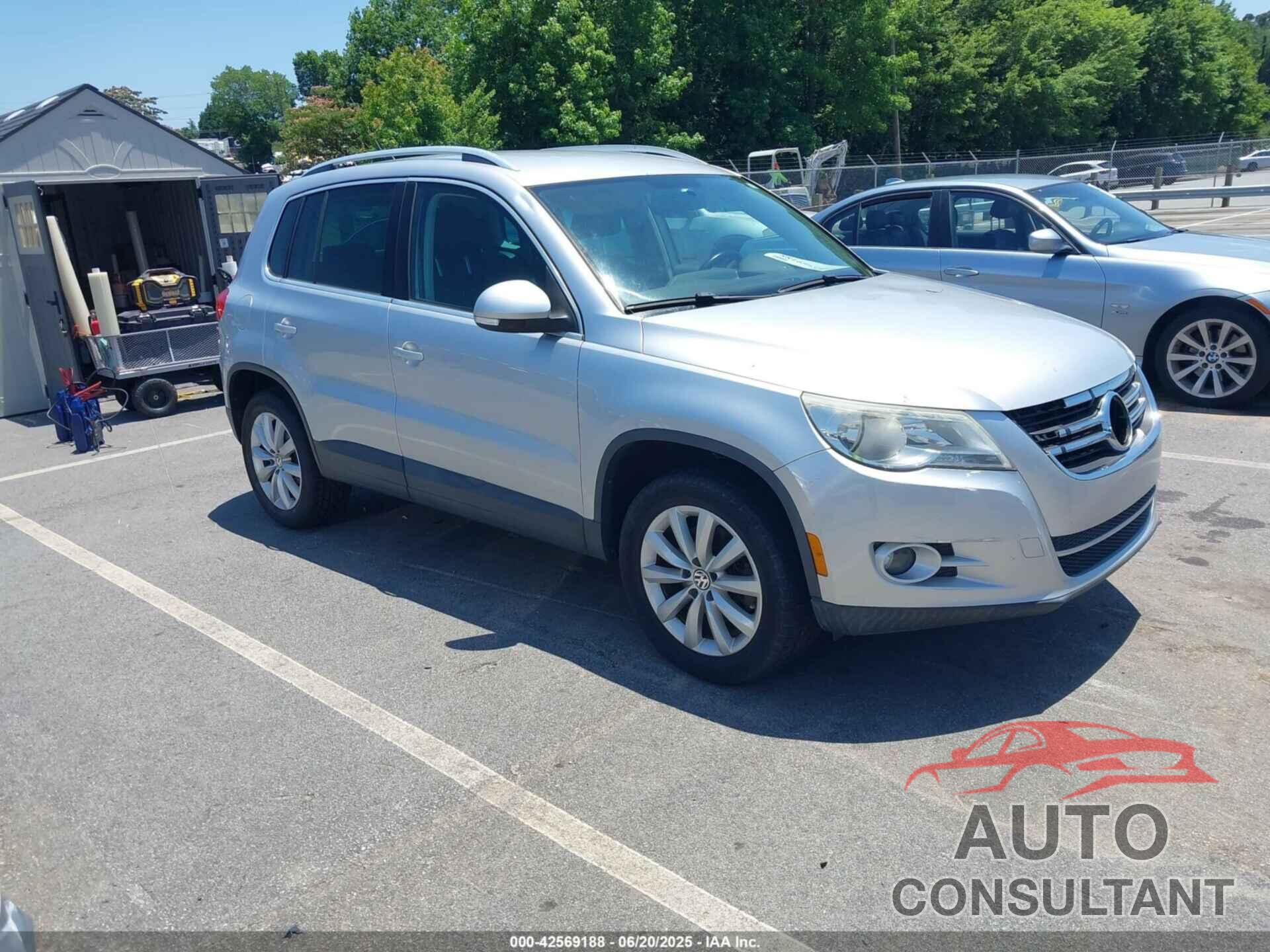 VOLKSWAGEN TIGUAN 2011 - WVGAV7AXXBW511253