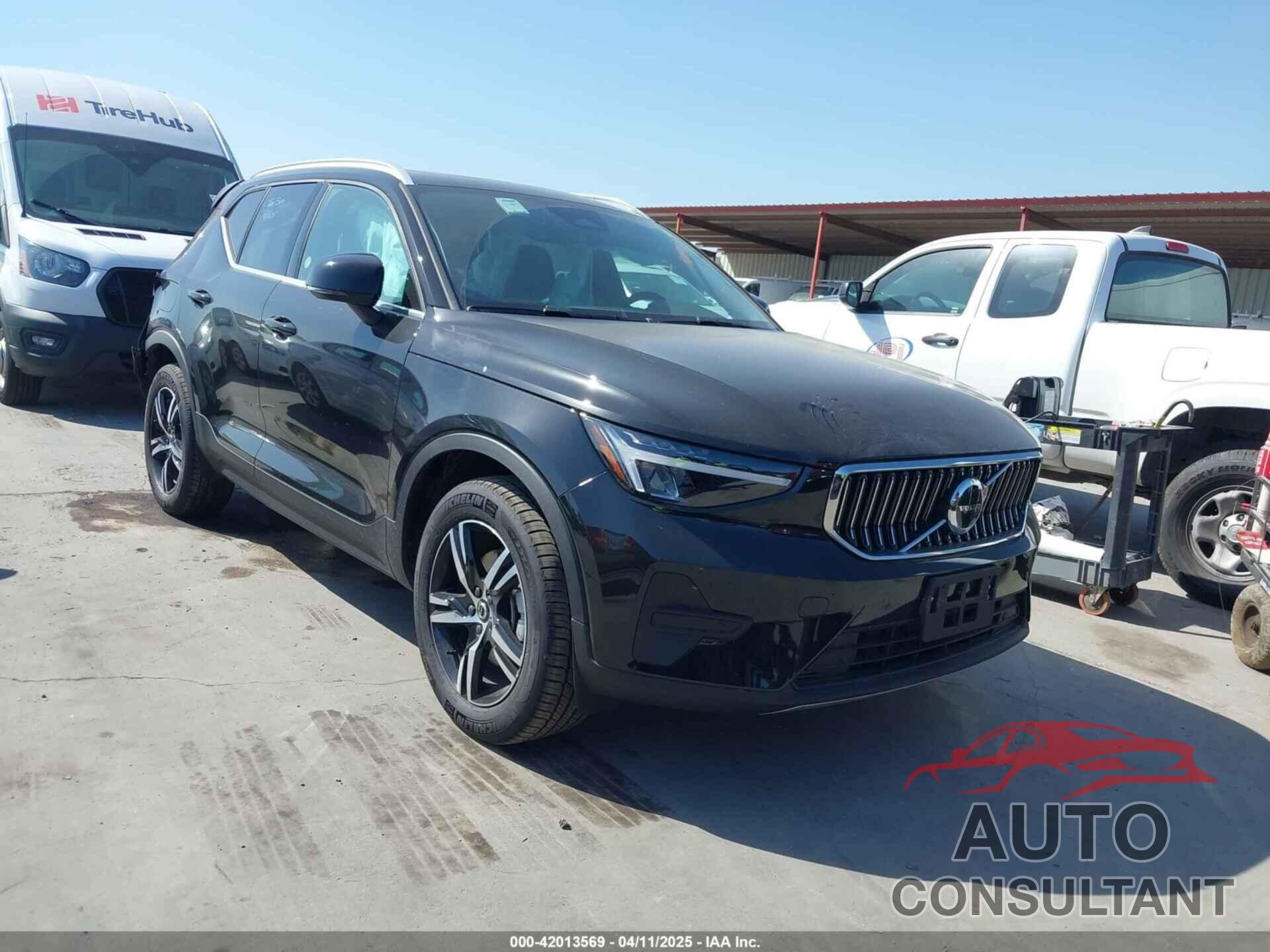 VOLVO XC40 2025 - YV4L12UJ1S2557593