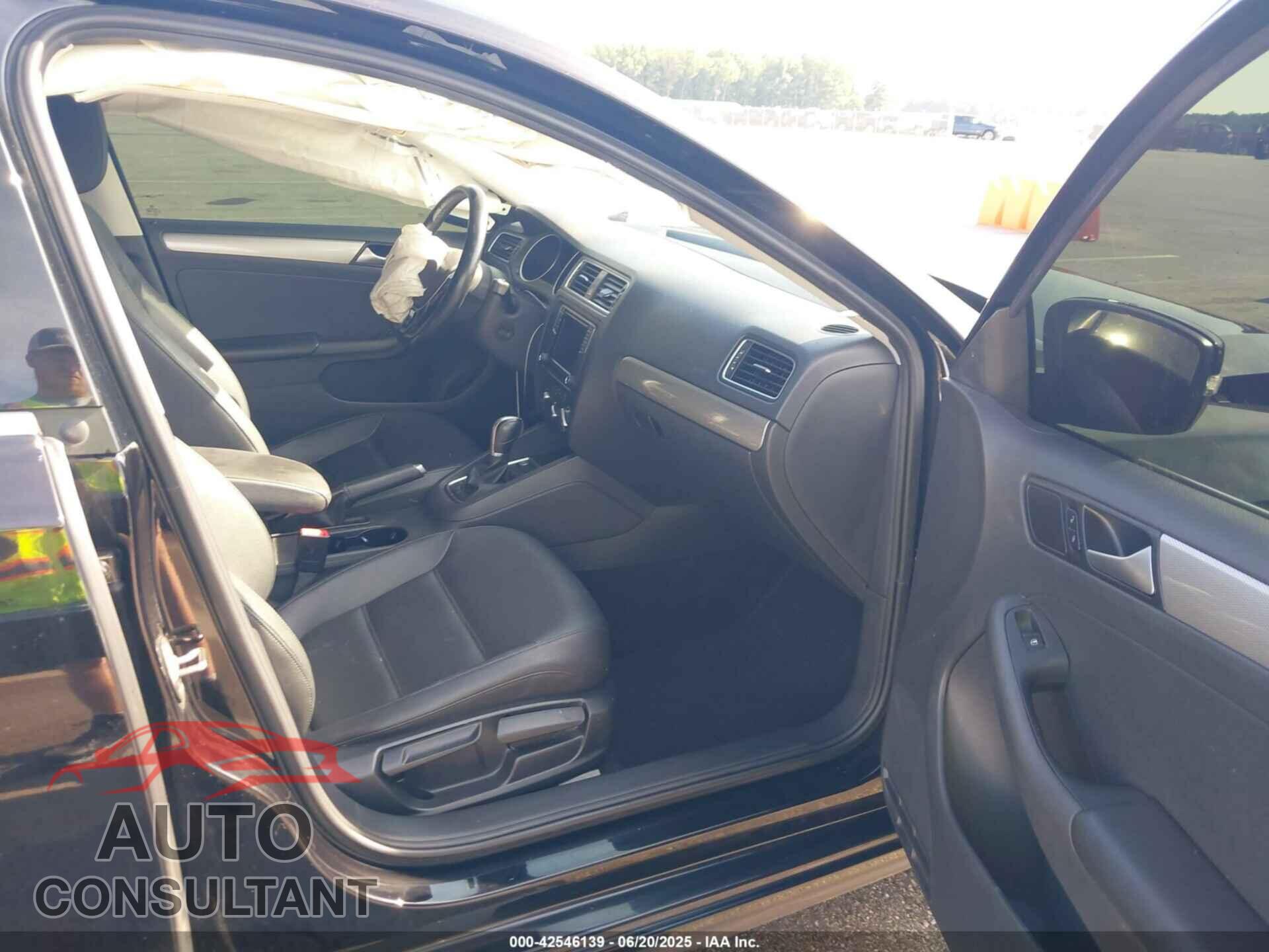 VOLKSWAGEN JETTA 2017 - 3VWDB7AJ7HM399345