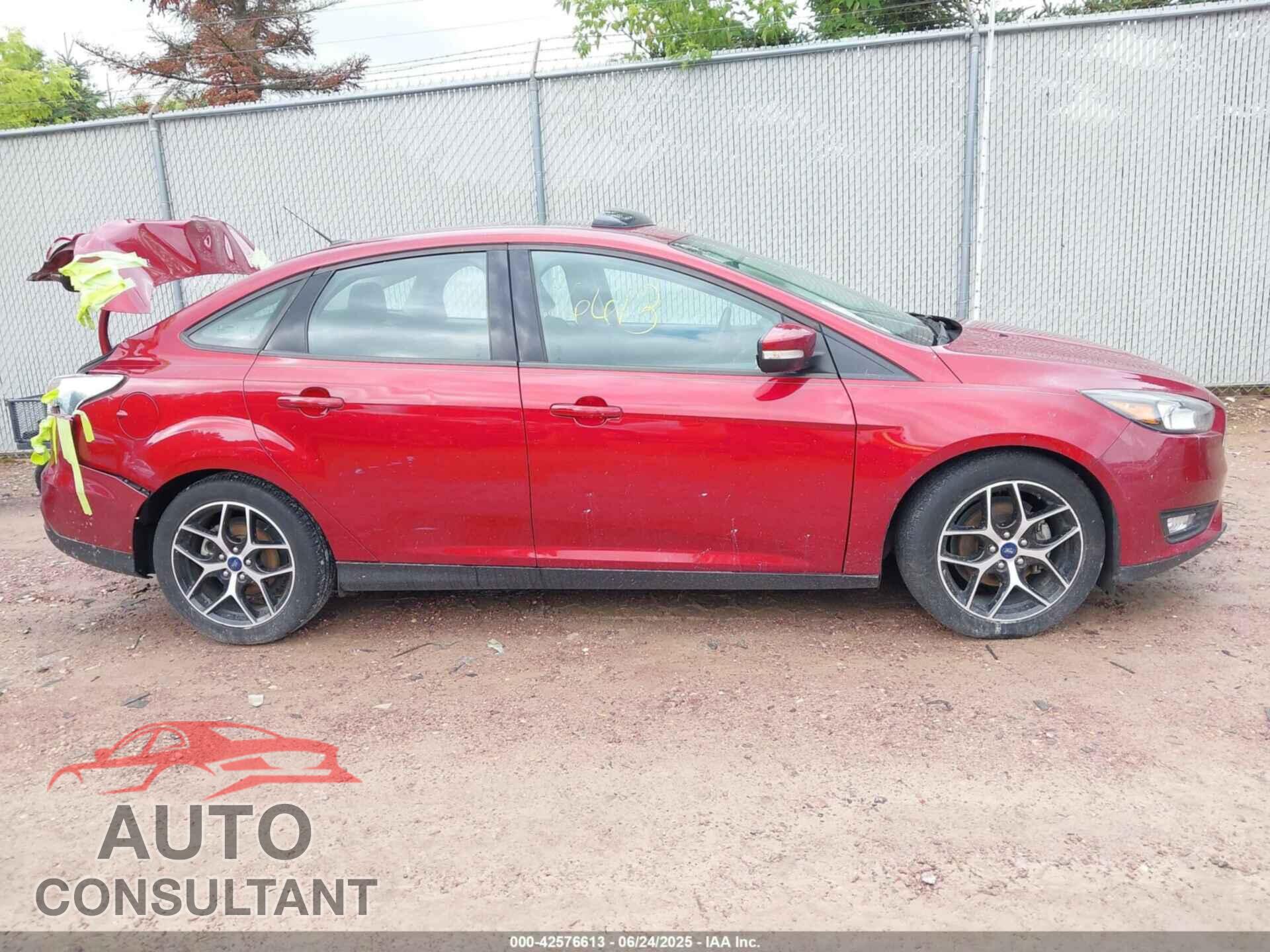 FORD FOCUS 2017 - 1FADP3H23HL237621