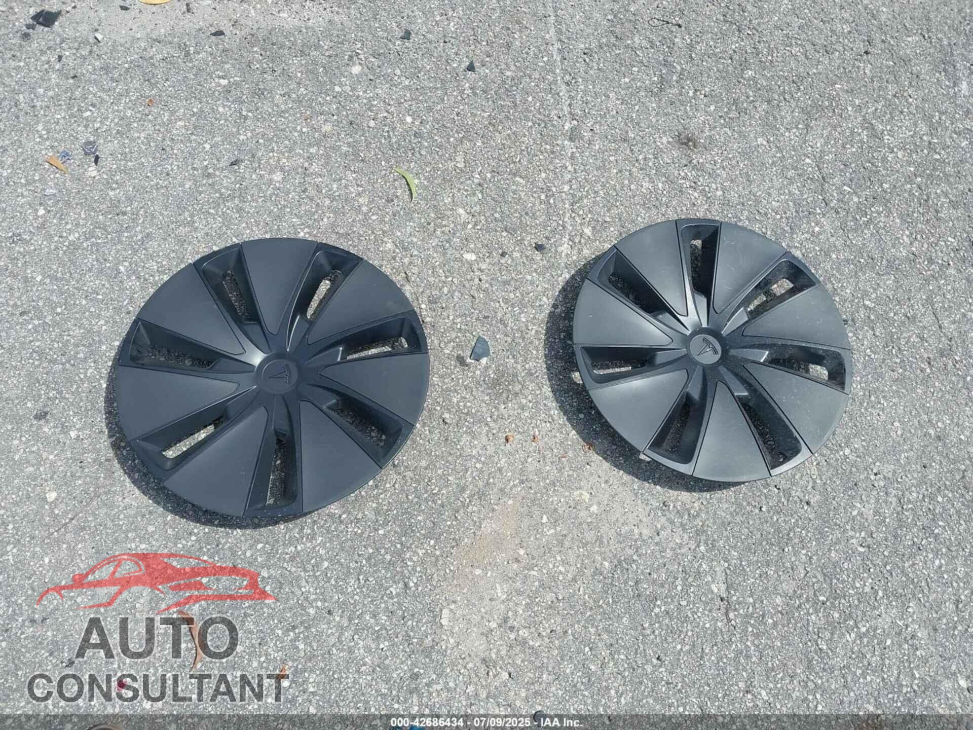 TESLA MODEL 3 2024 - 5YJ3E1EA4RF856745