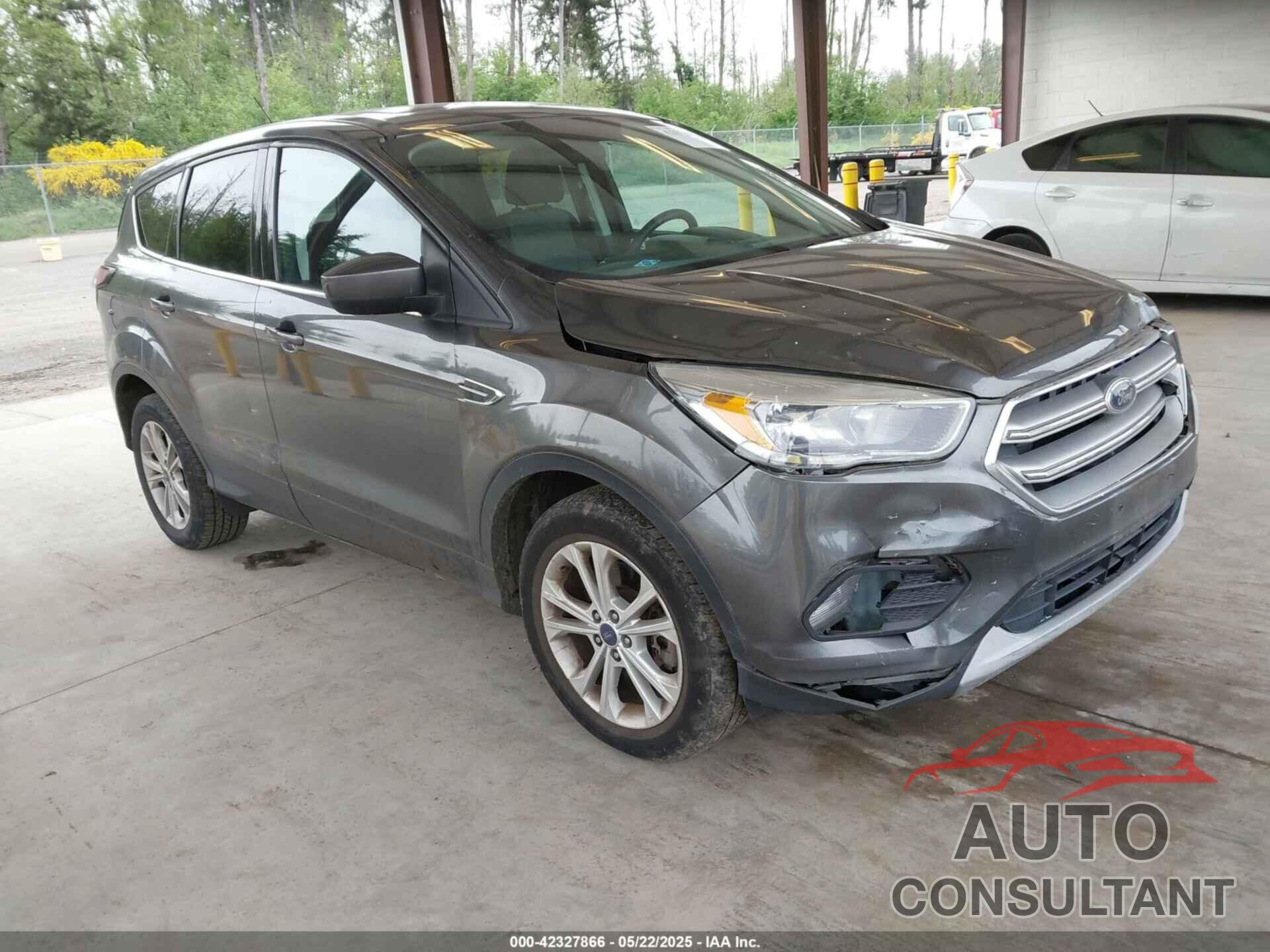 FORD ESCAPE 2017 - 1FMCU9G93HUC97081