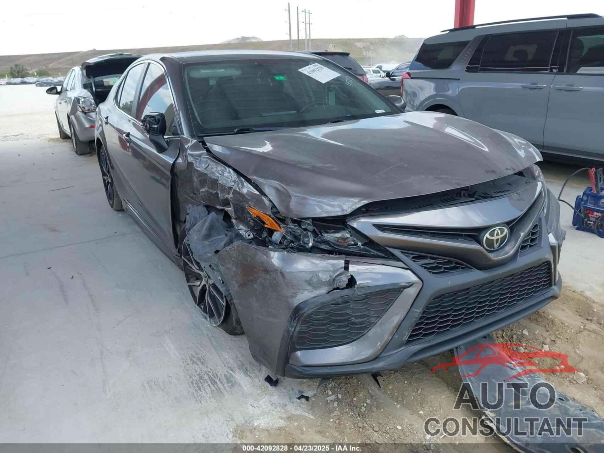 TOYOTA CAMRY 2022 - 4T1T11AK6NU639527
